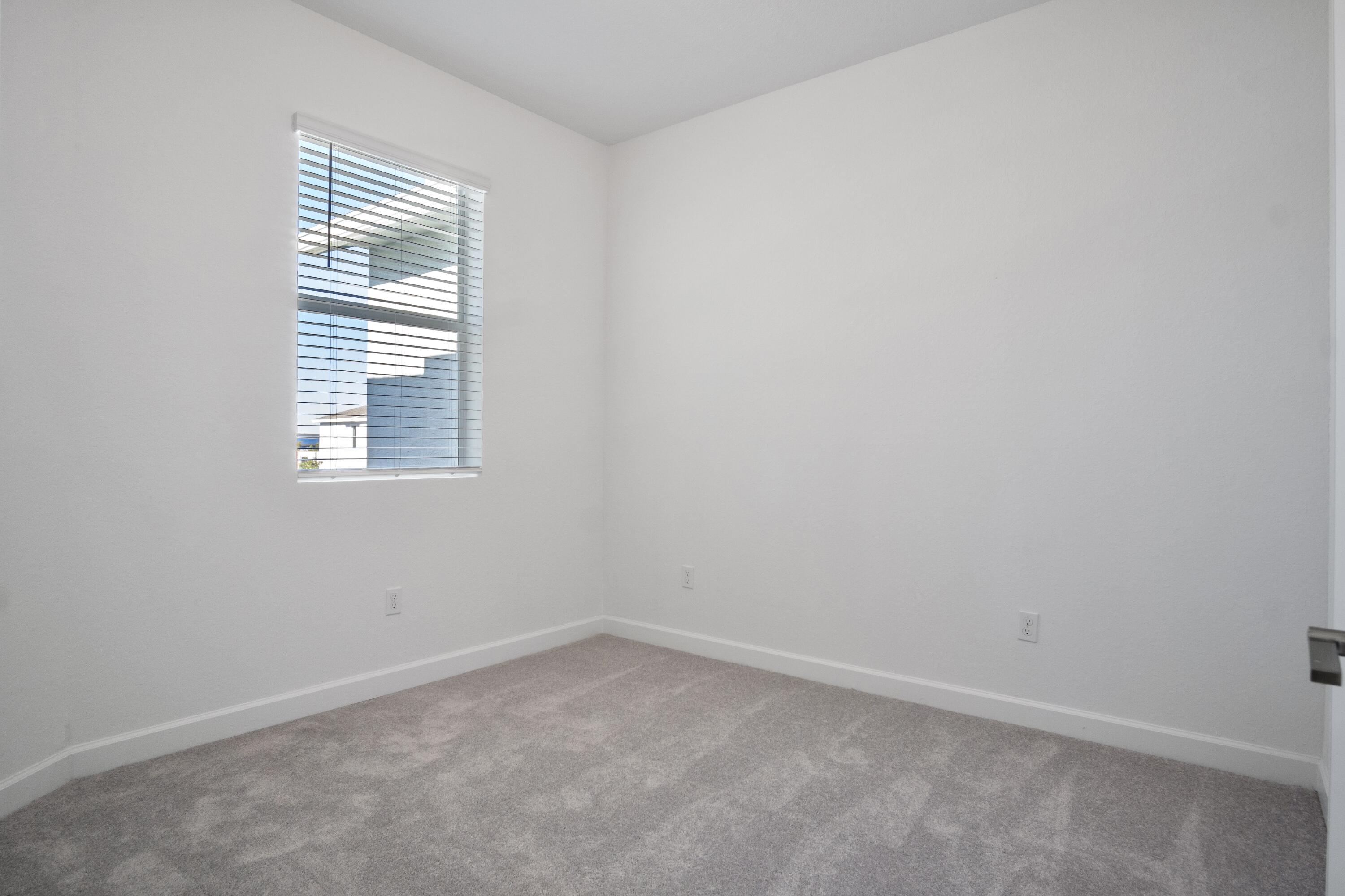 381 Se Crossoak Lane Property Photo 22