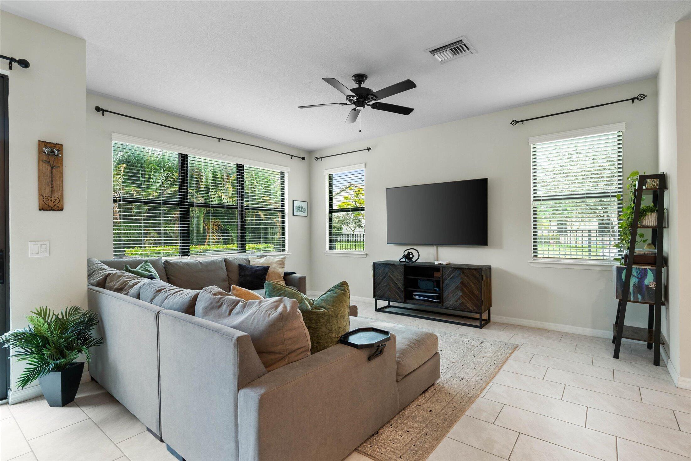 8221 Cinch Way Property Photo 11