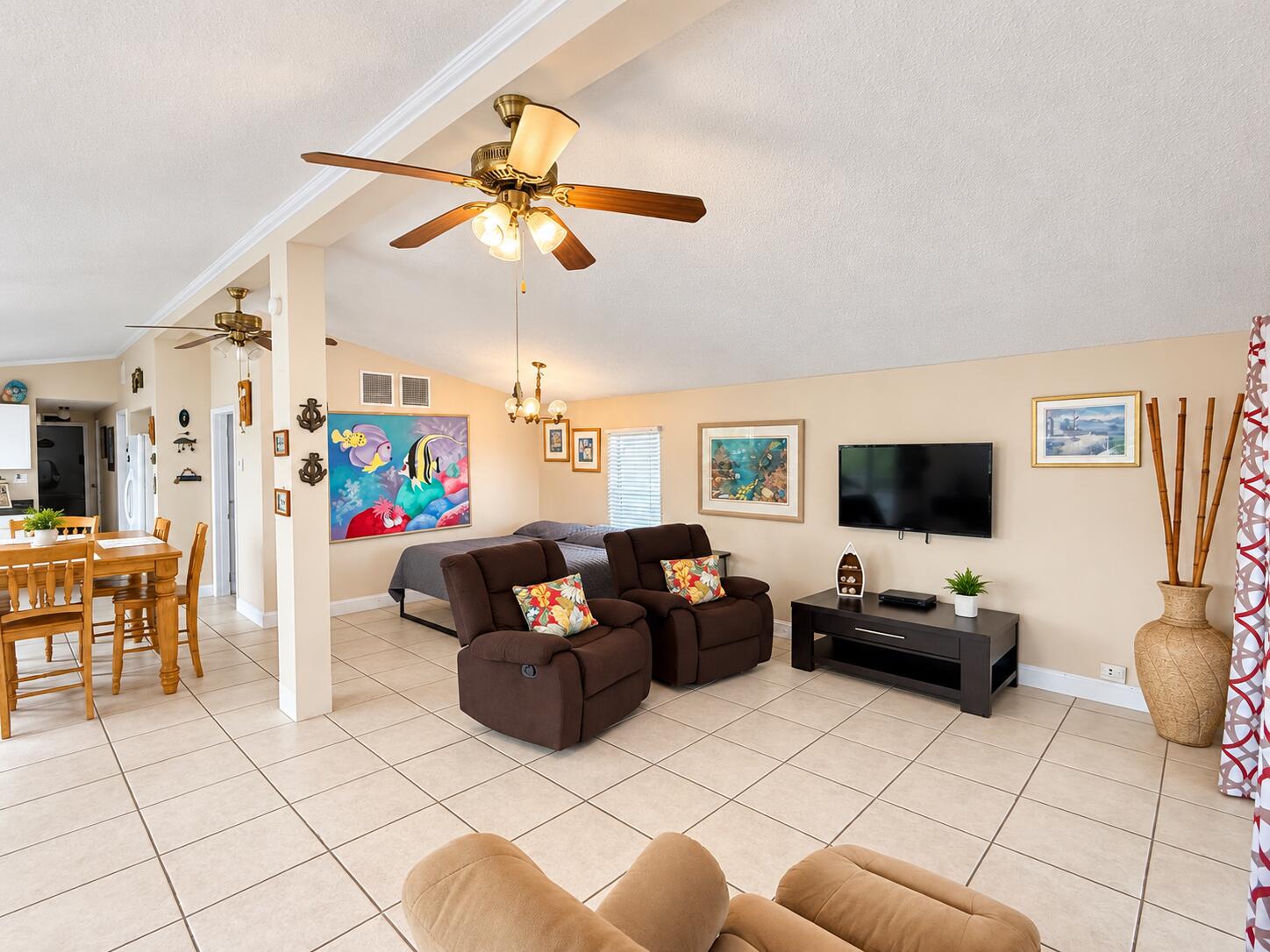 932 Tropical Lane Property Photo 7