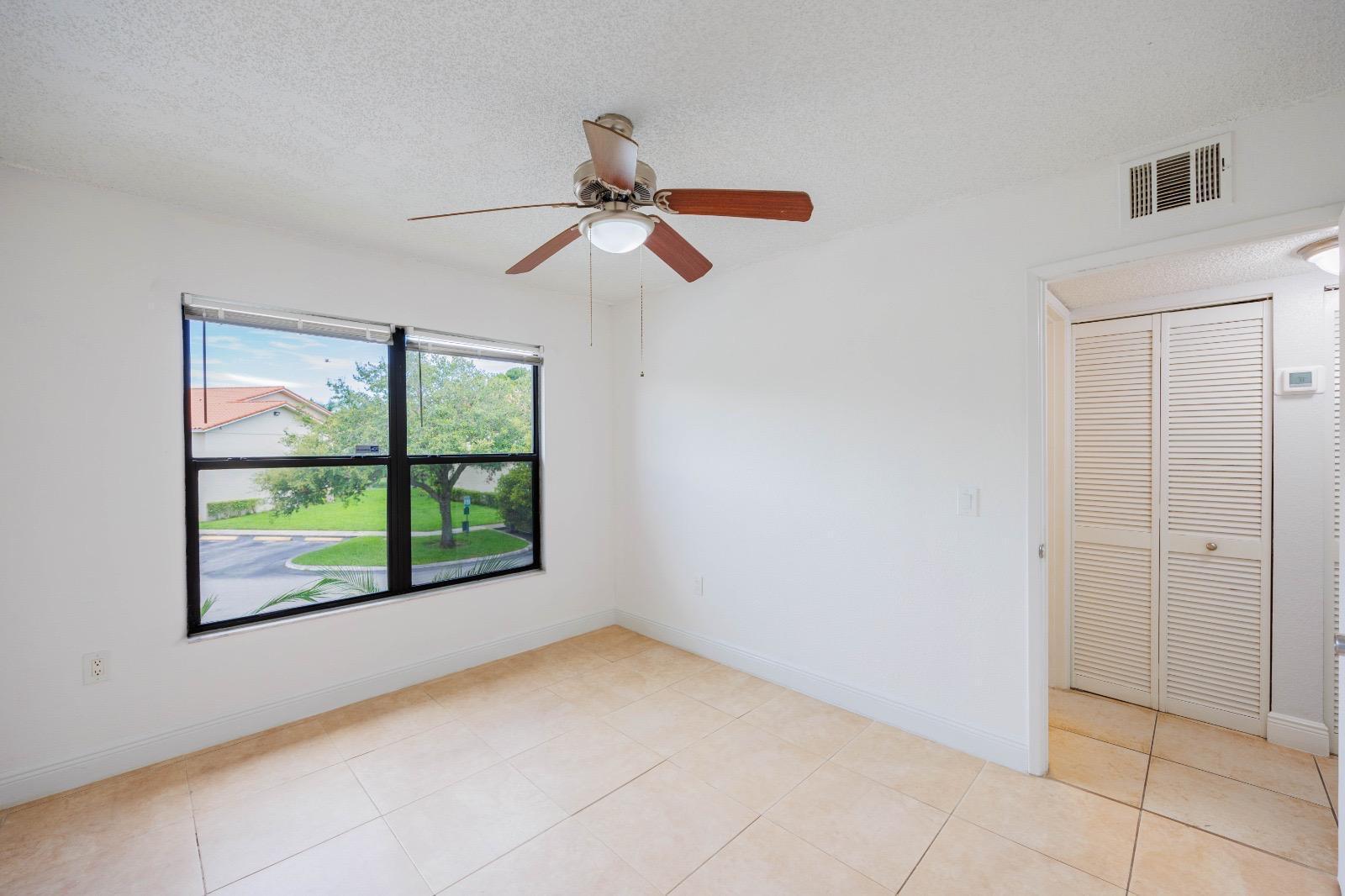 1524 Lake Crystal Drive E Property Photo 5