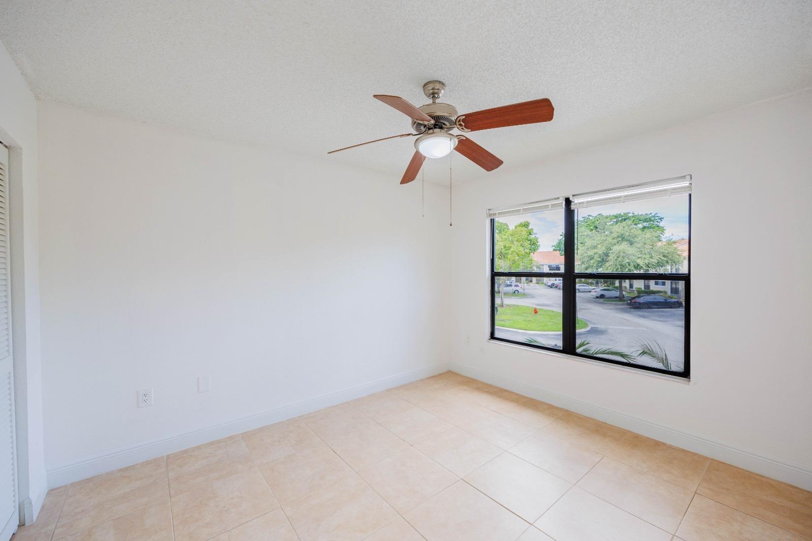 1524 Lake Crystal Drive E Property Photo 8