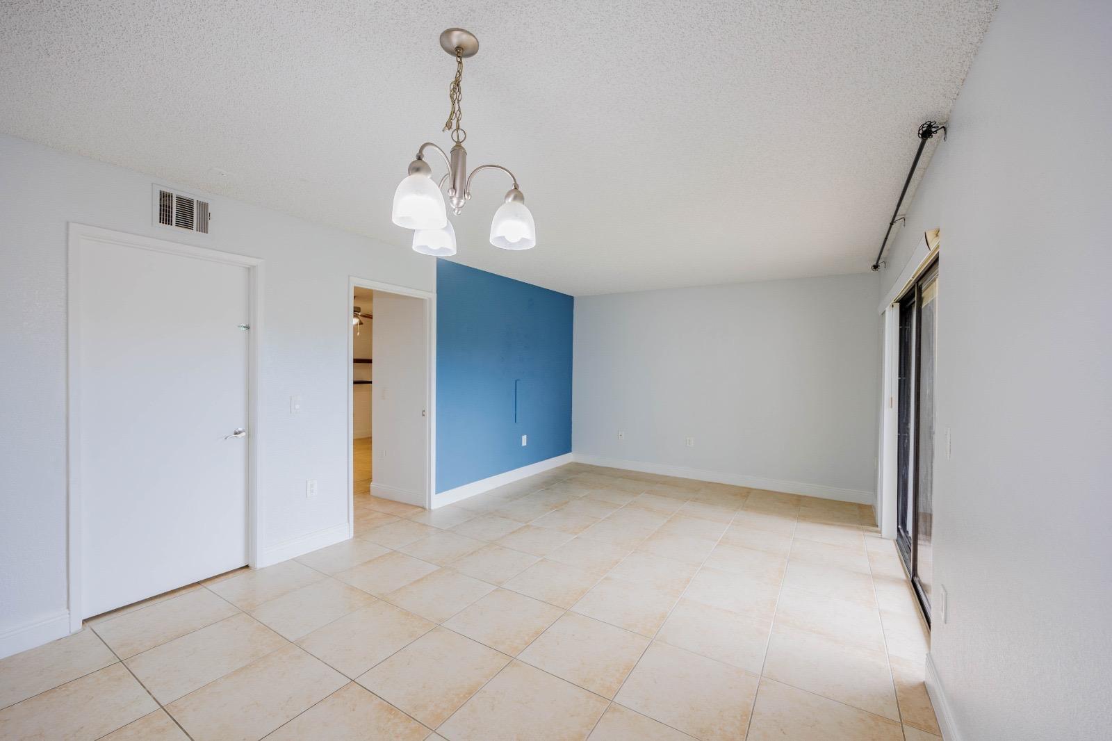 1524 Lake Crystal Drive E Property Photo 12