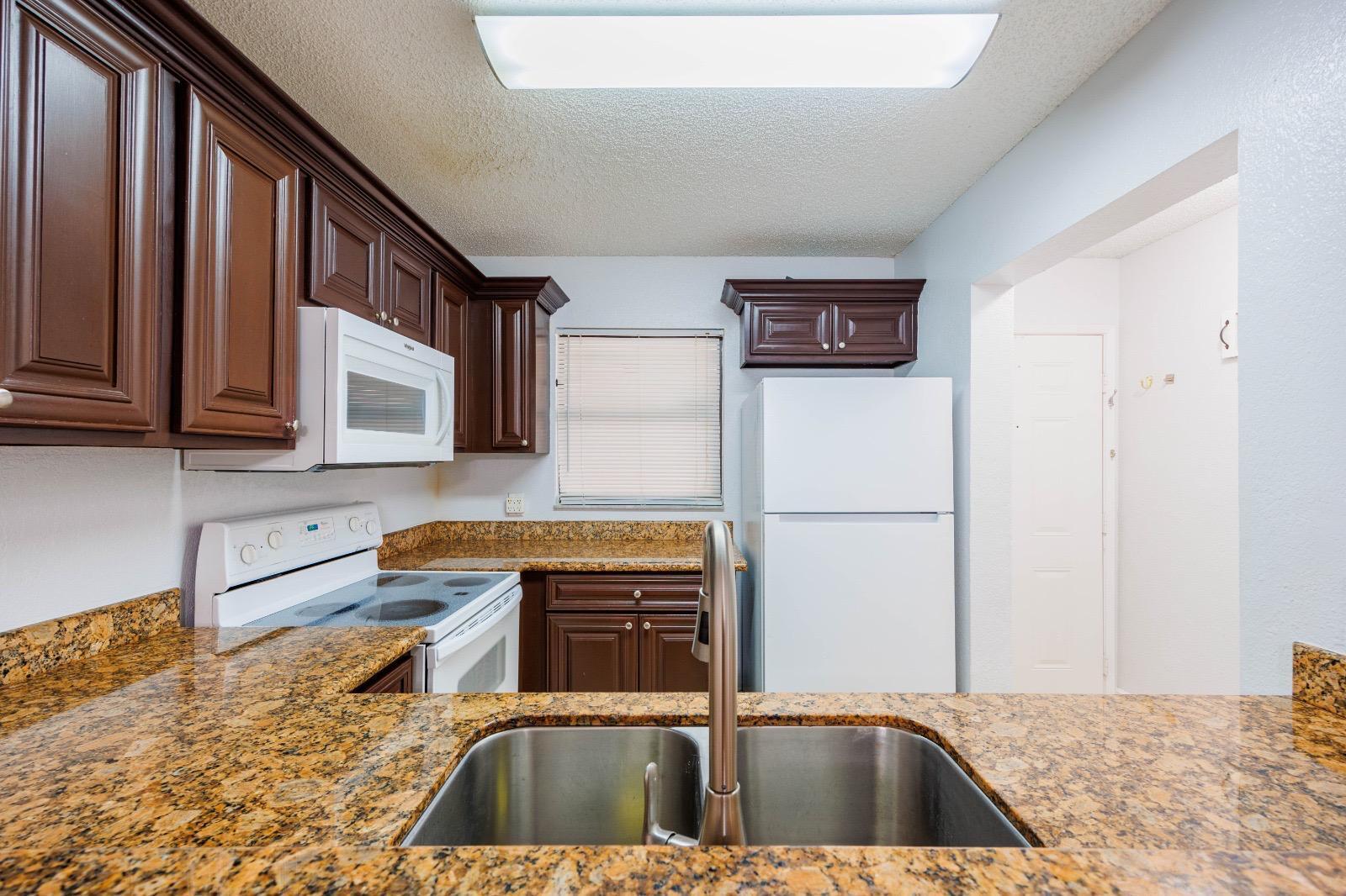 1524 Lake Crystal Drive E Property Photo 16