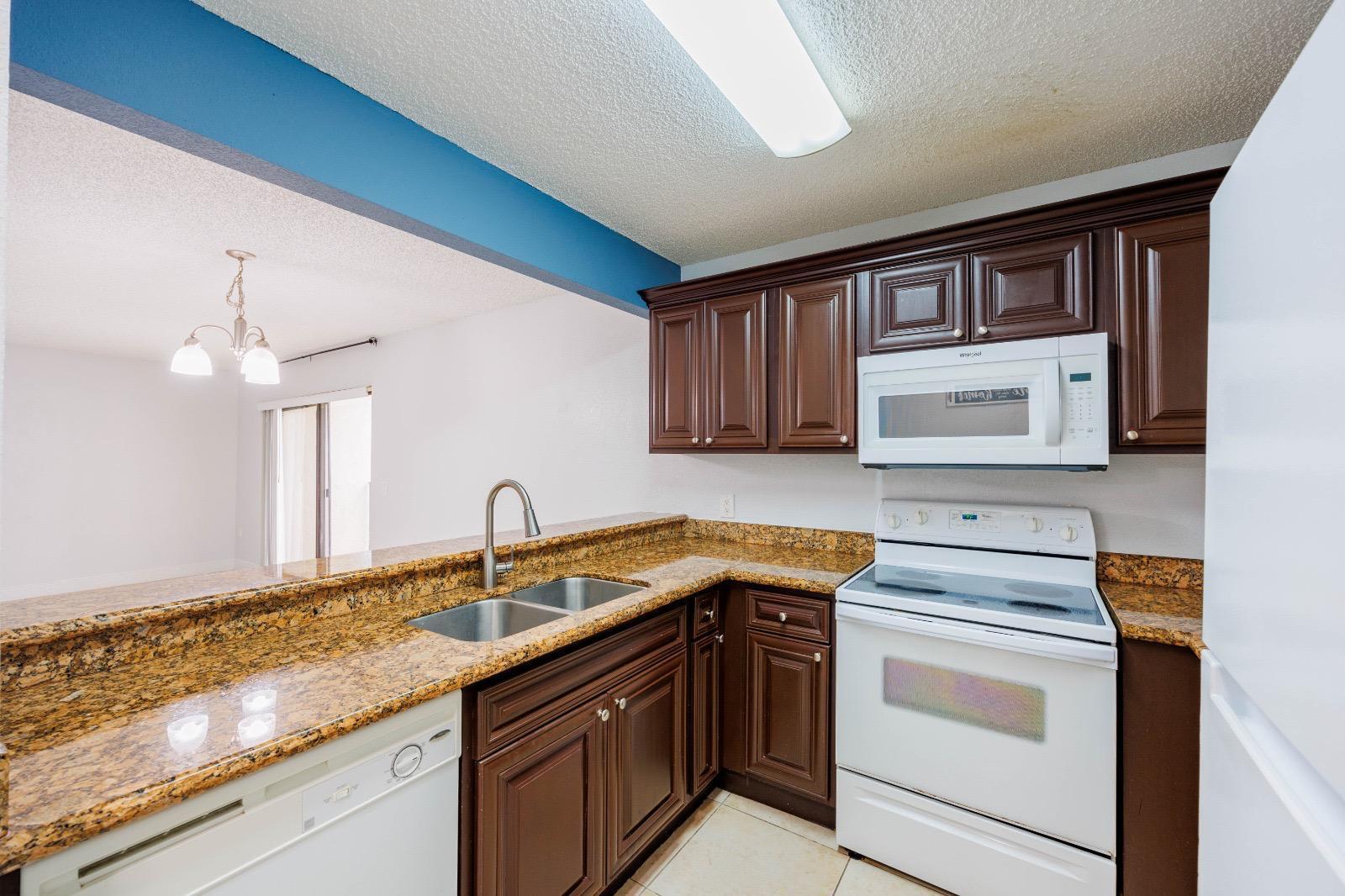 1524 Lake Crystal Drive E Property Photo 17
