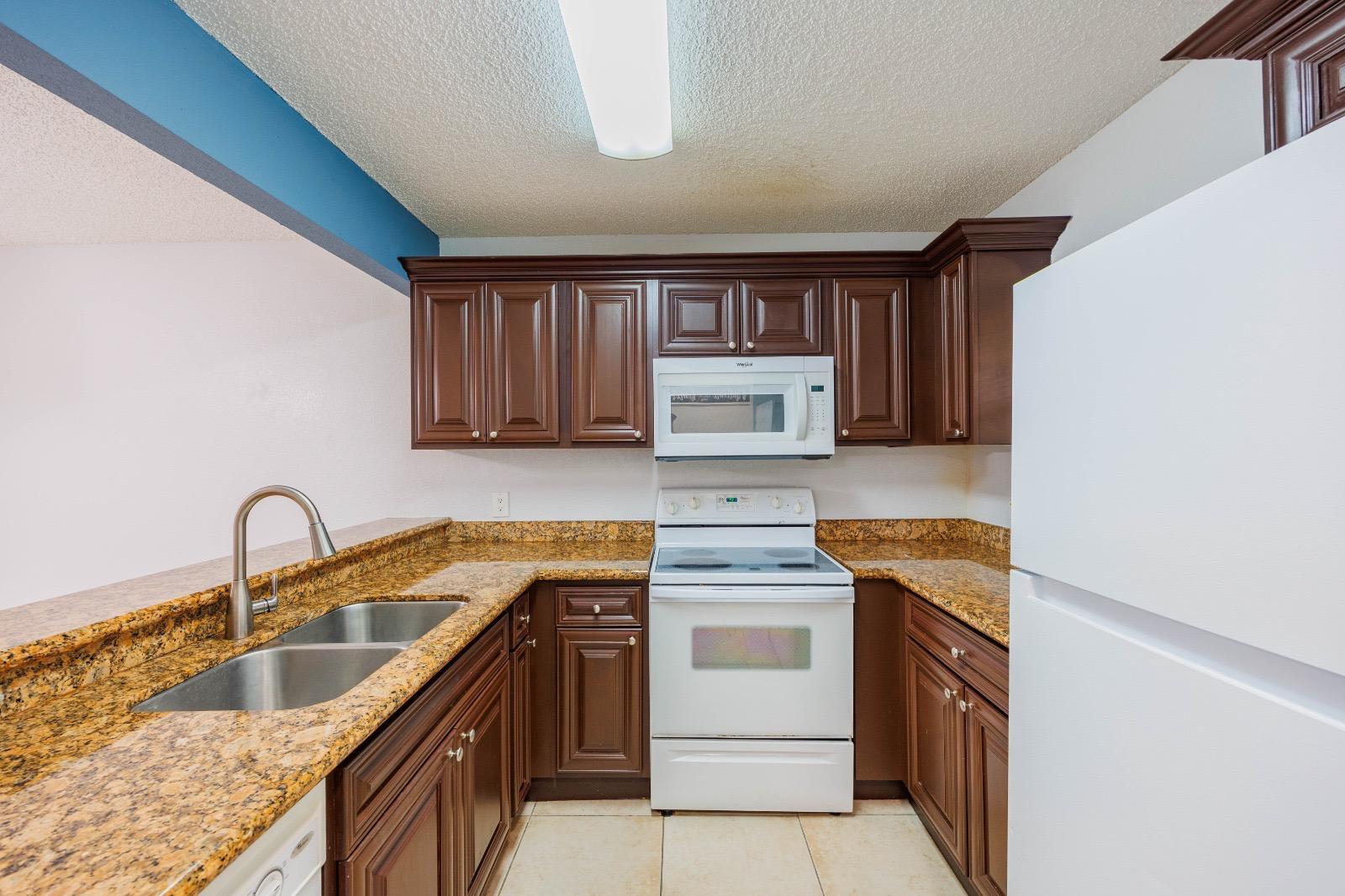 1524 Lake Crystal Drive E Property Photo 19