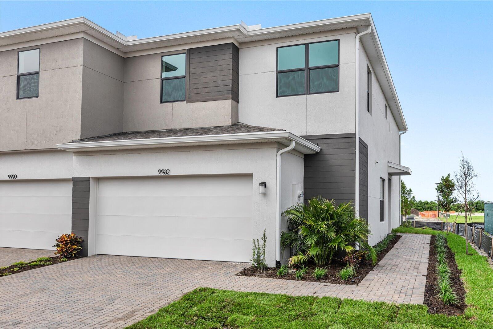 9982 SW TORQUAY Drive Property Photo 1