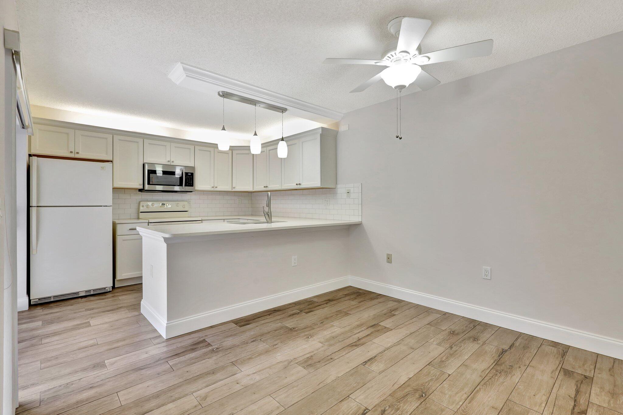 7118 71st Way Property Photo 1