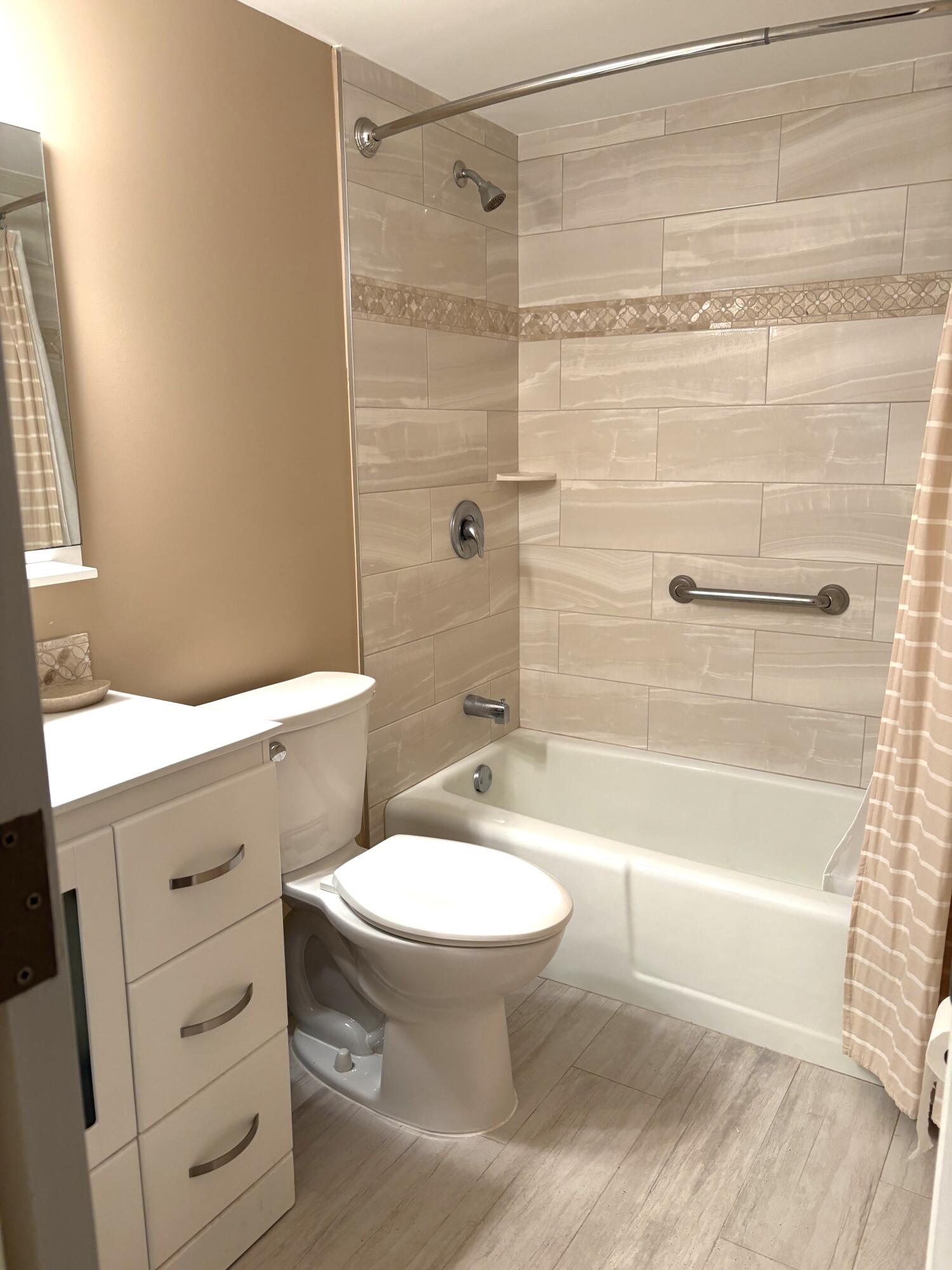610 Tennis Club Drive 305 Property Photo 21