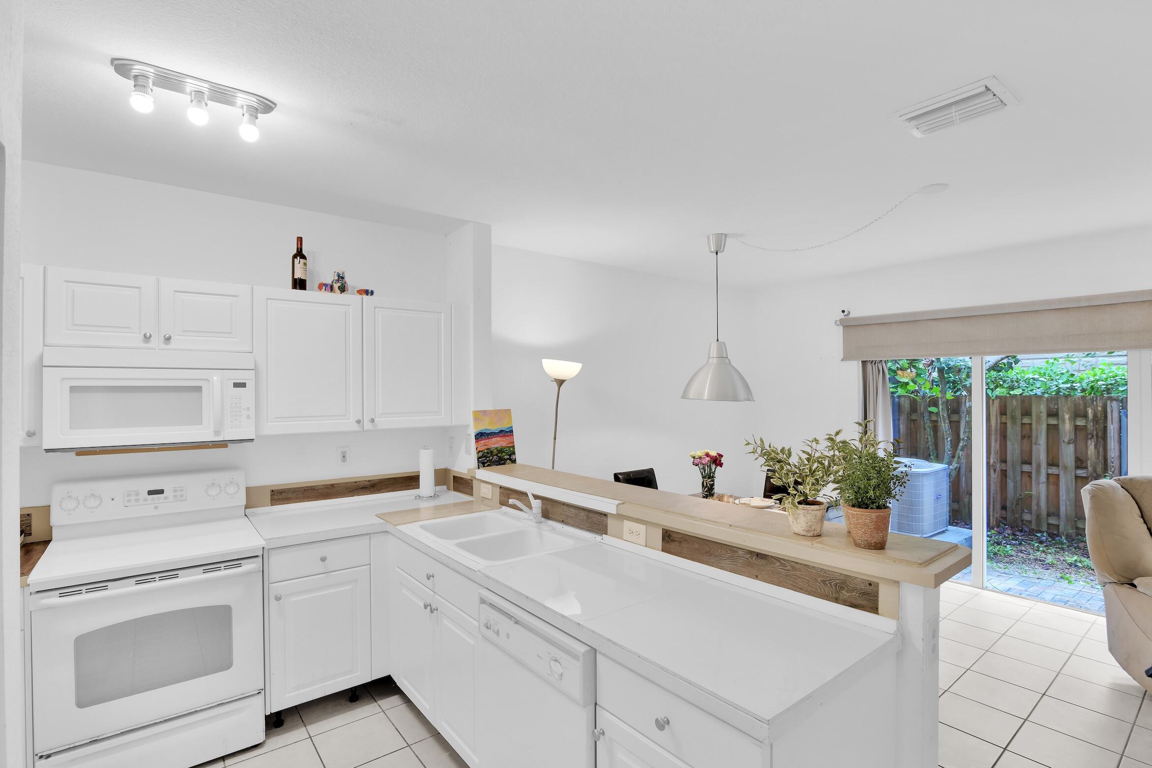 1720 Ne 33 Avenue 105-5 Property Photo 8