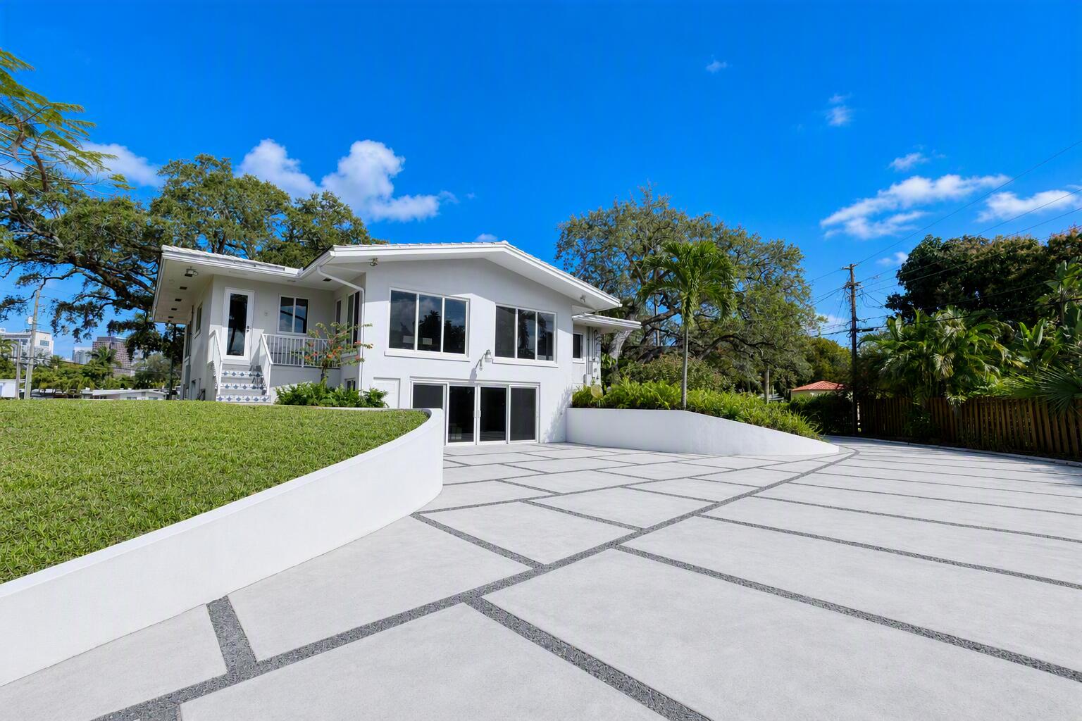 600 SW 12th Street Property Photo 1