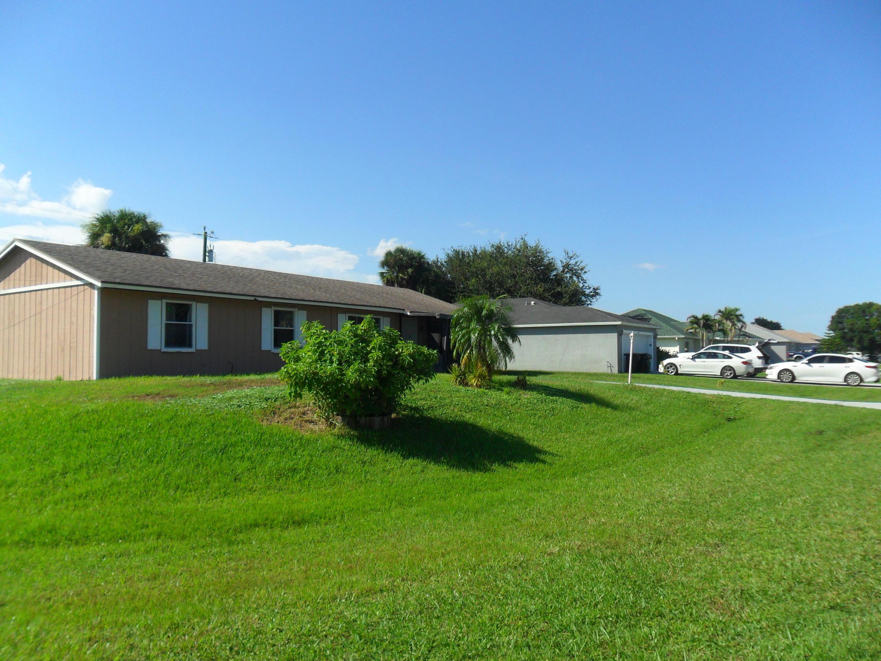2574 SW DECKARD Street Property Photo 1