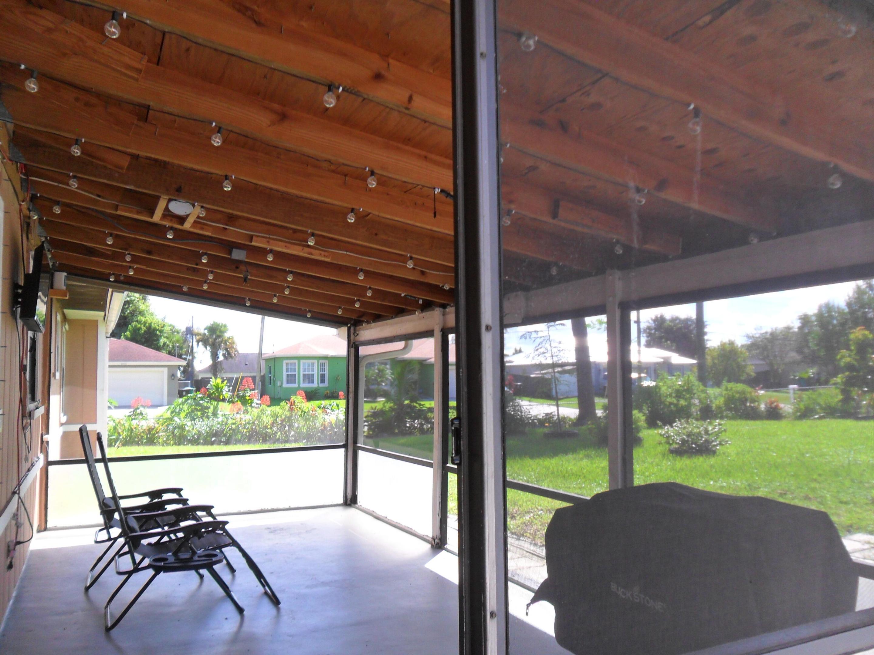 2574 Sw Deckard Street Property Photo 3