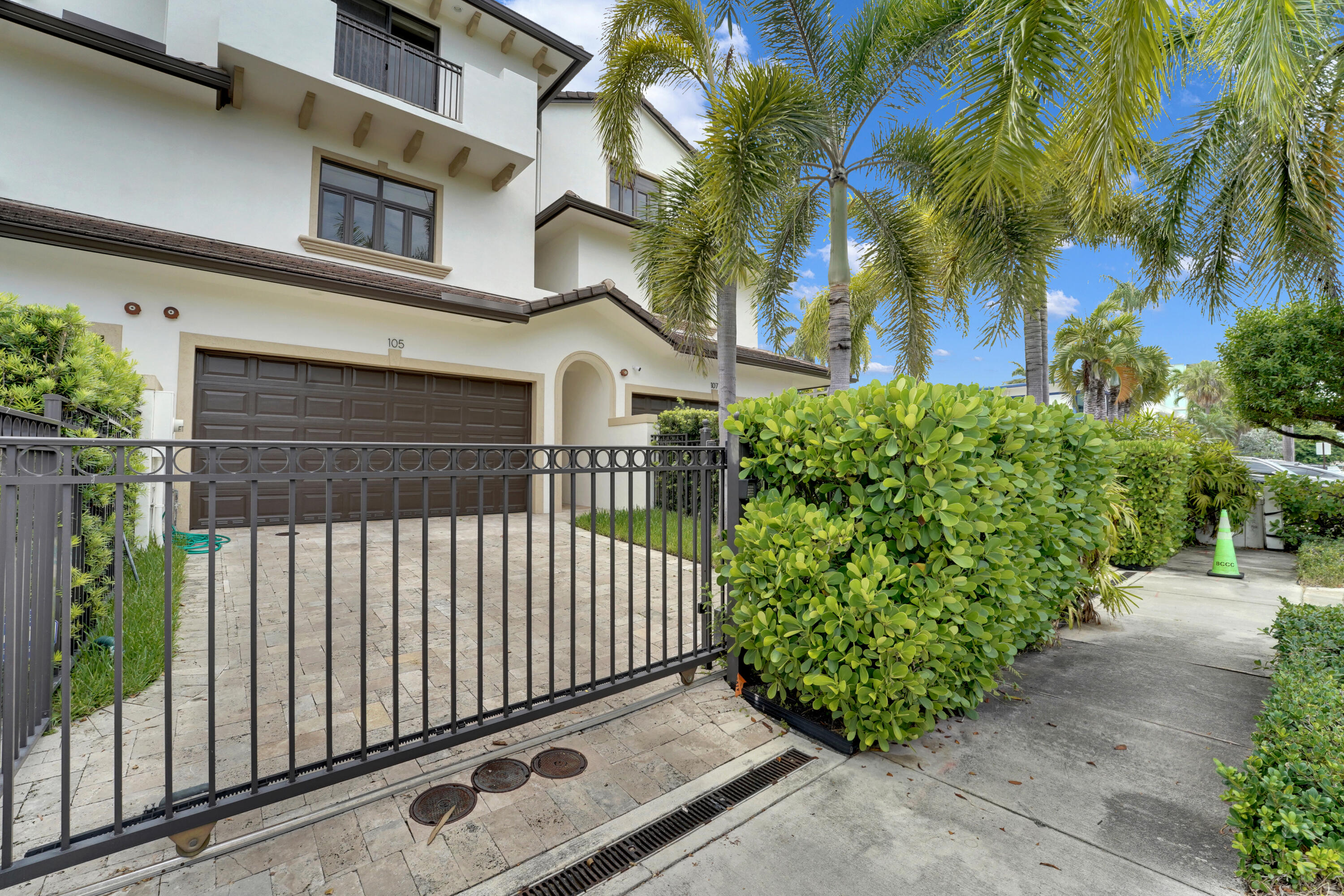 105 ISLE OF VENICE Drive 105 Property Photo 1