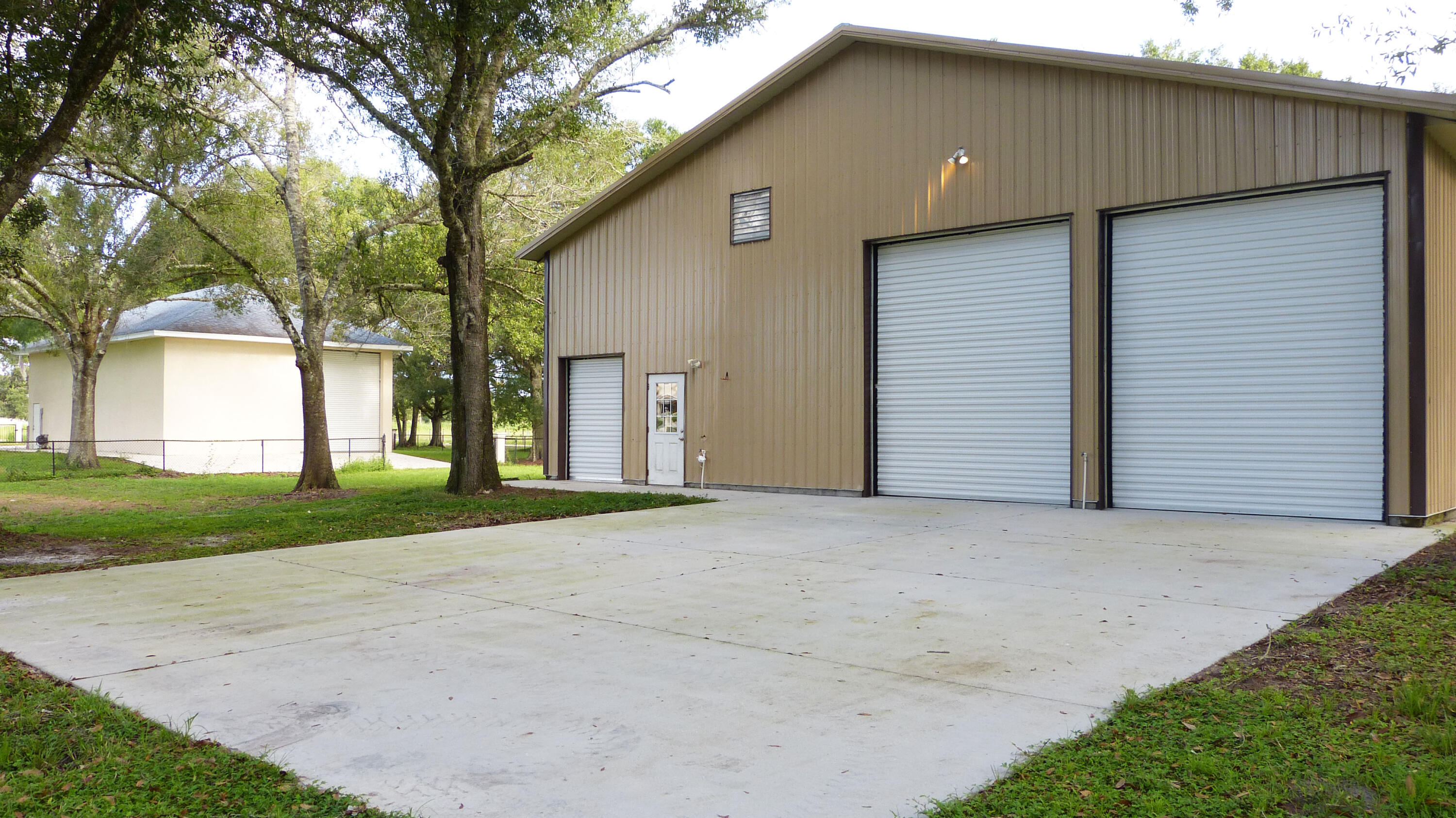 11980 W Midway Road Property Photo 5