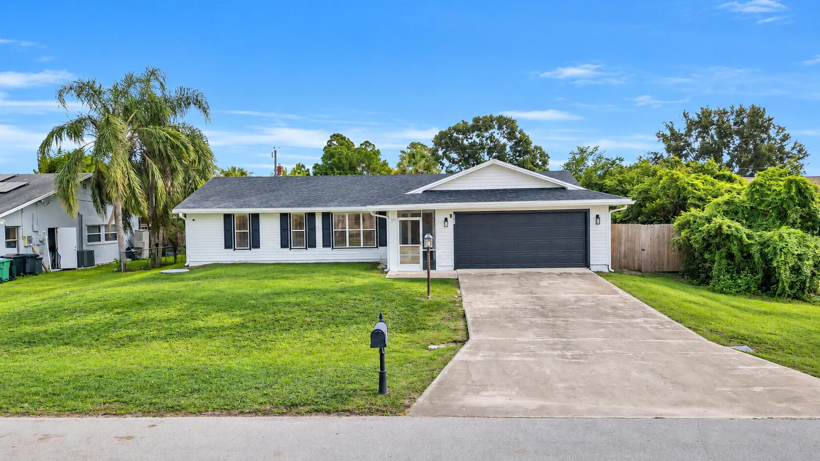 967 SW Sultan Drive Property Photo 1