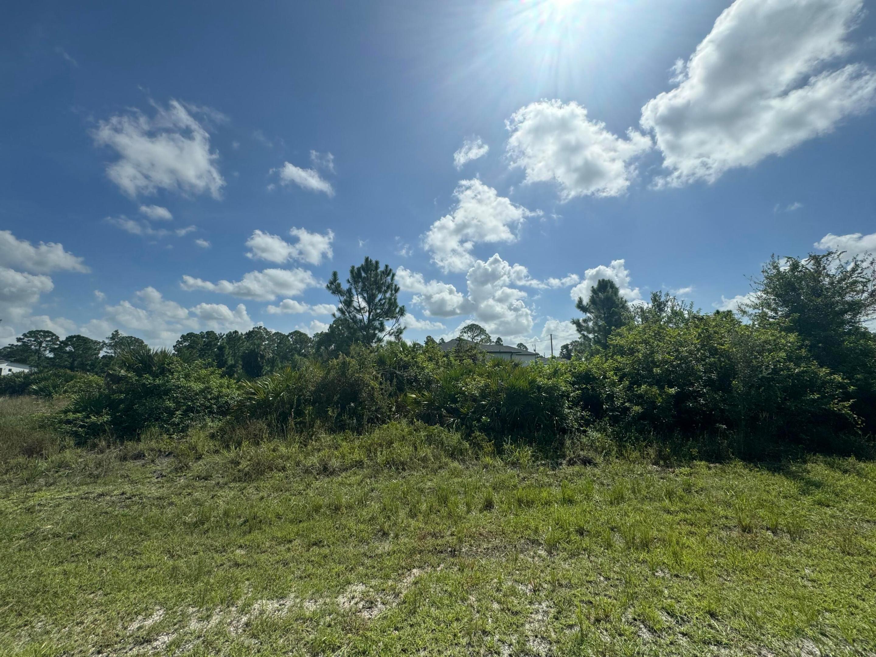 1107 Cove Street E Property Photo 2