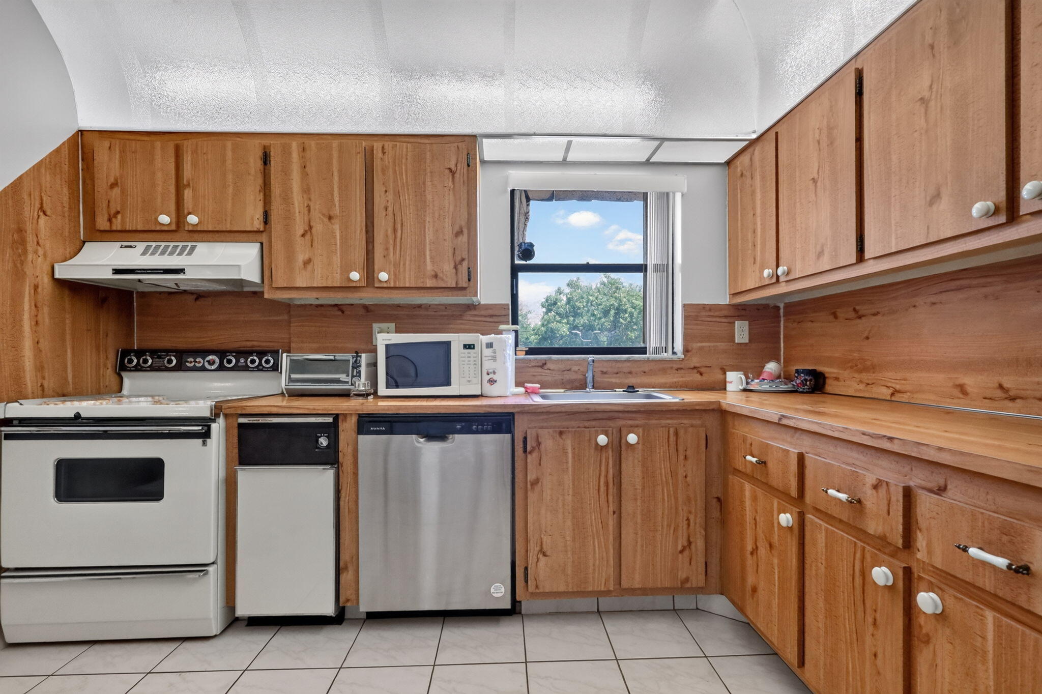 750 Ne 199th Street 204h Property Photo 14