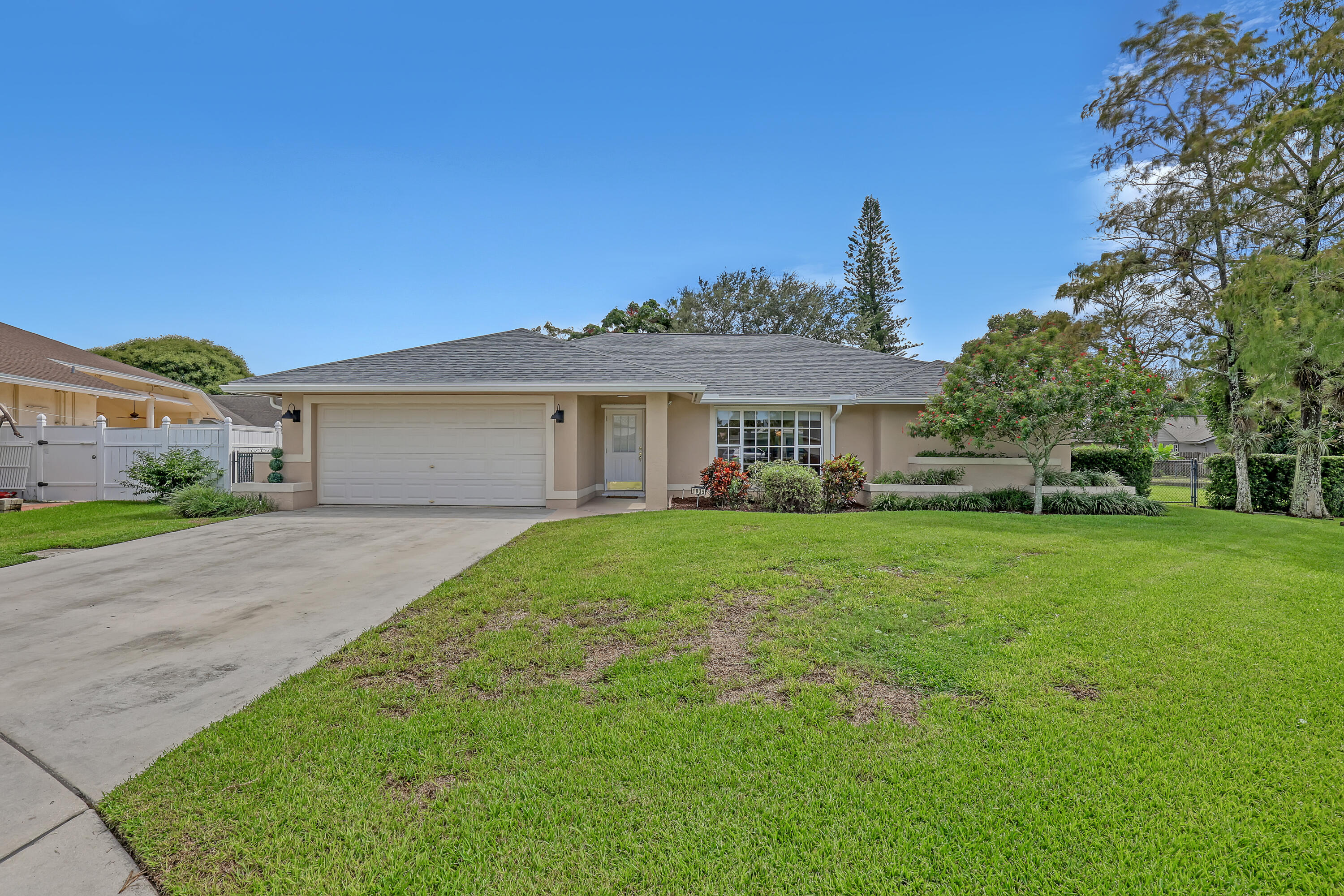 1835 Moonflower Circle Property Photo 1