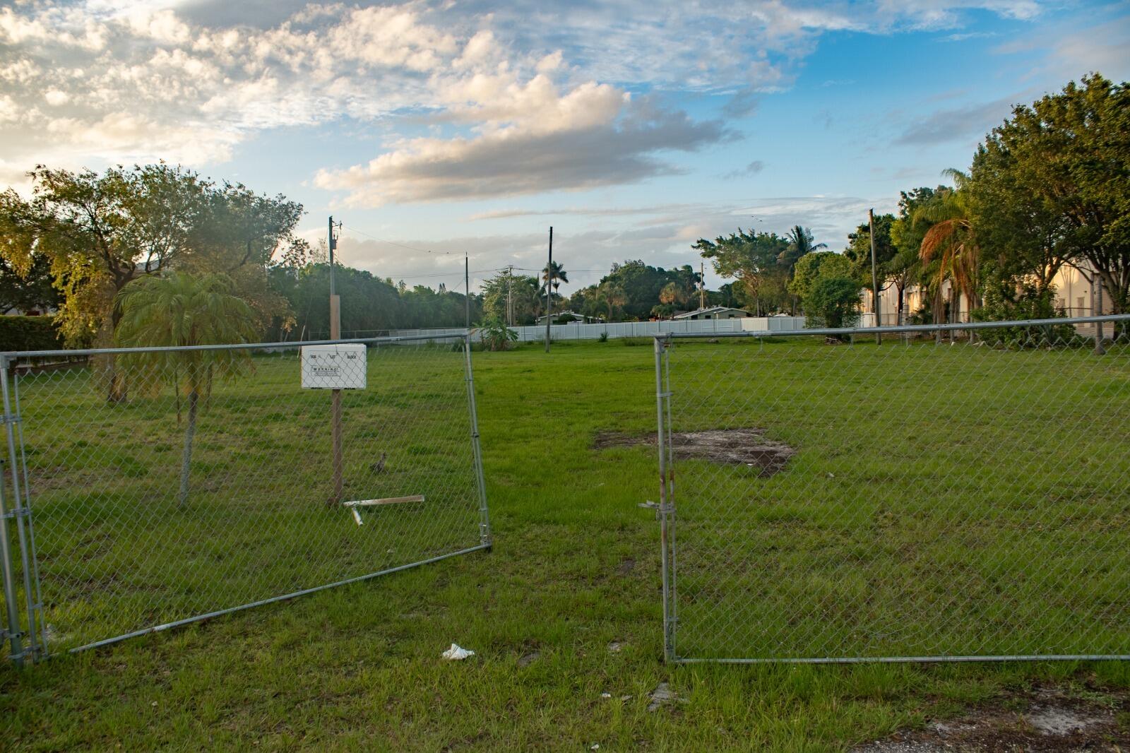 3431 Lake Worth Road Property Photo 9