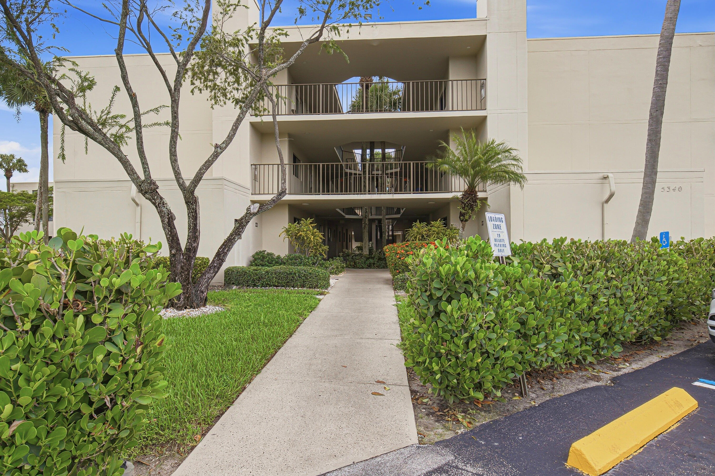 5340 Las Verdes Circle 202 Property Photo 30