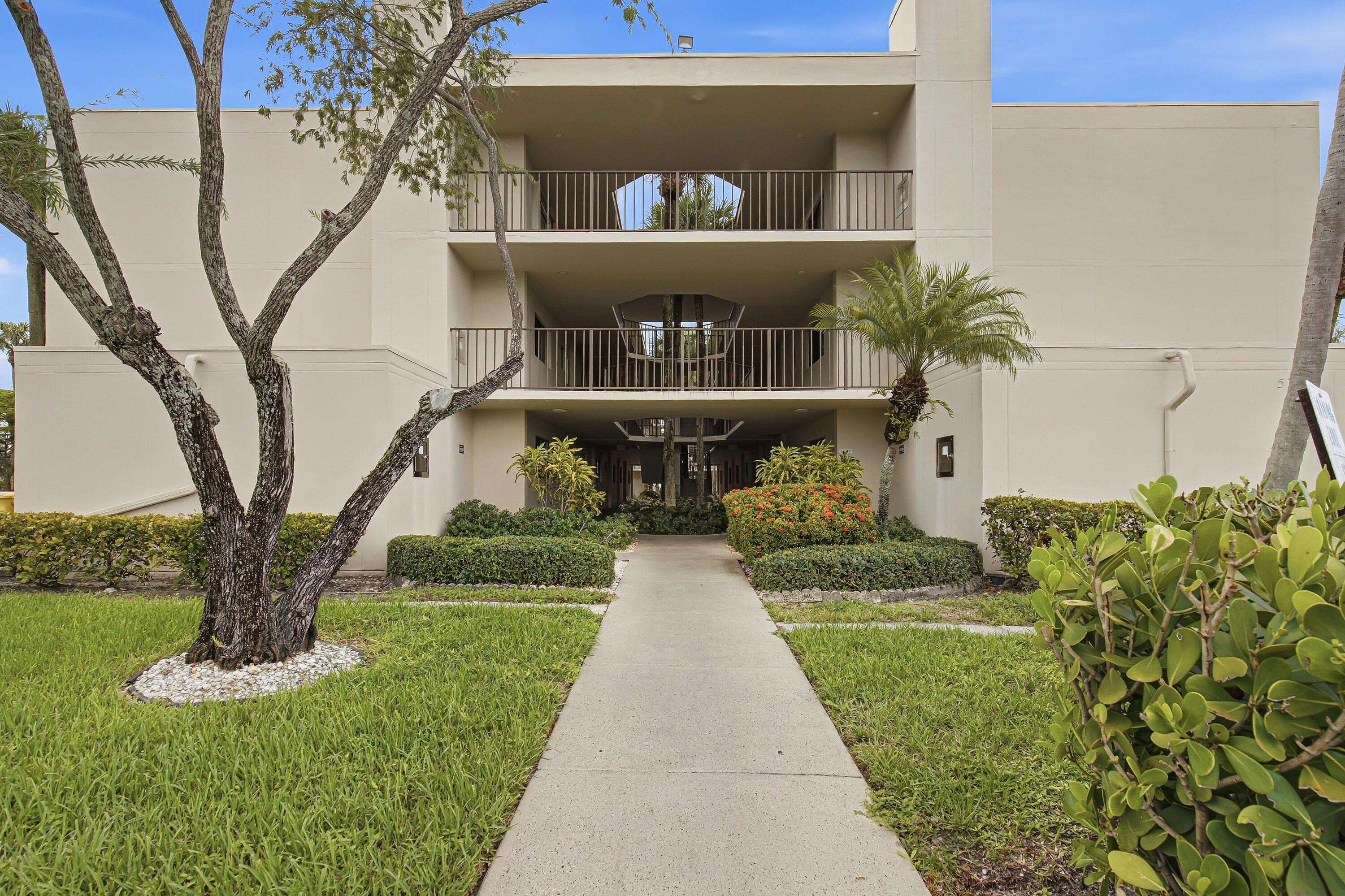5340 Las Verdes Circle 202 Property Photo 32
