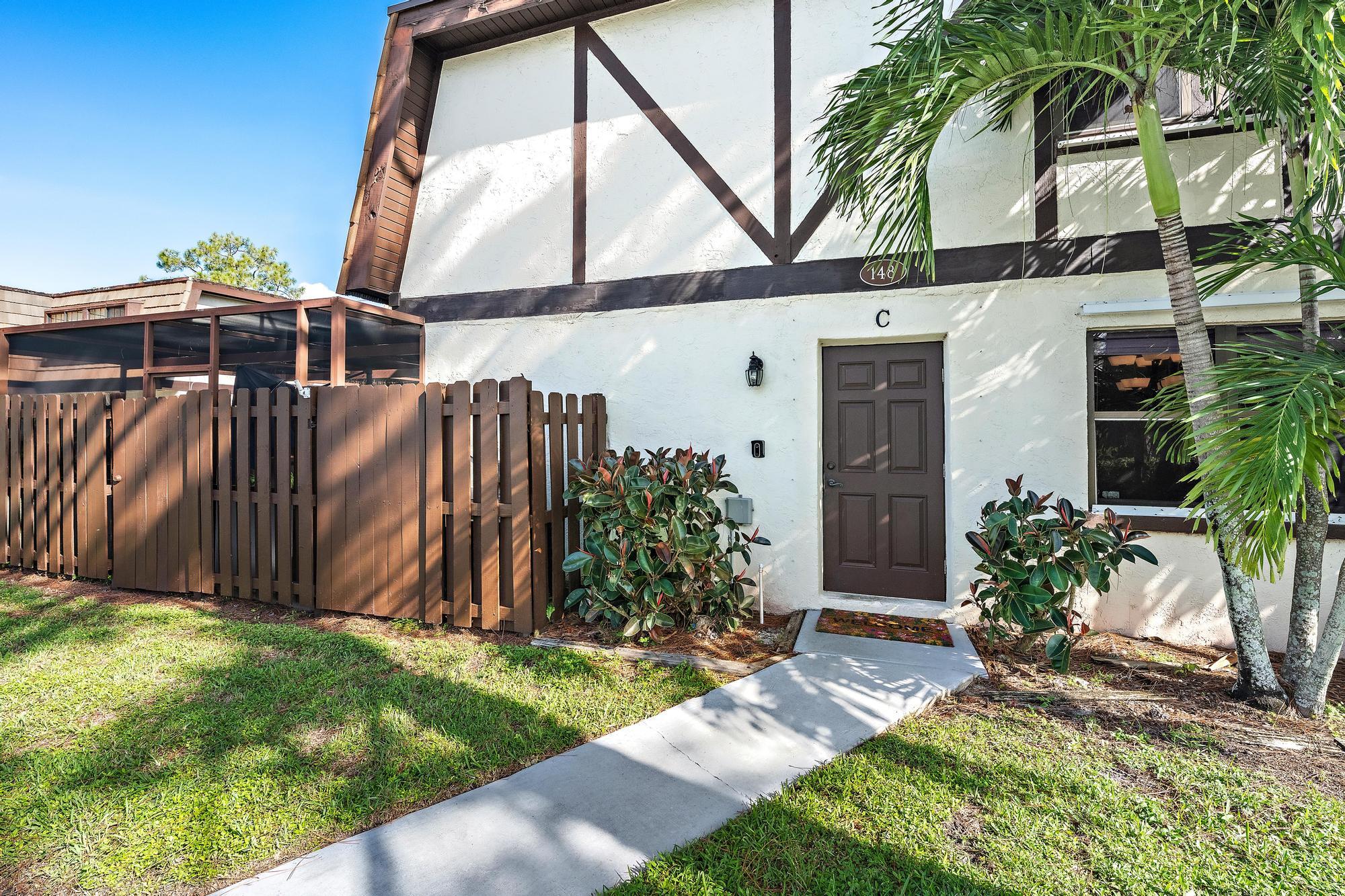 148 Weybridge Circle C Property Photo 1