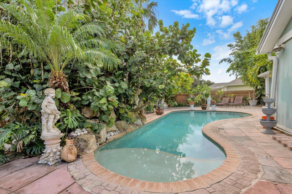 2513 Sw Calender Street Property Photo 1