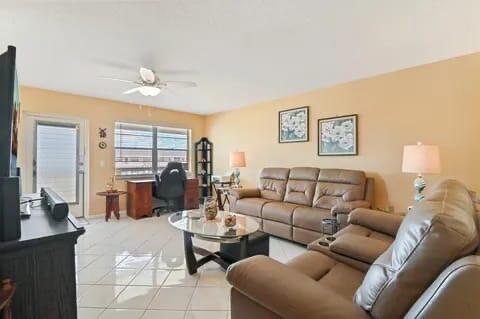 133 Somerset G Property Photo 5