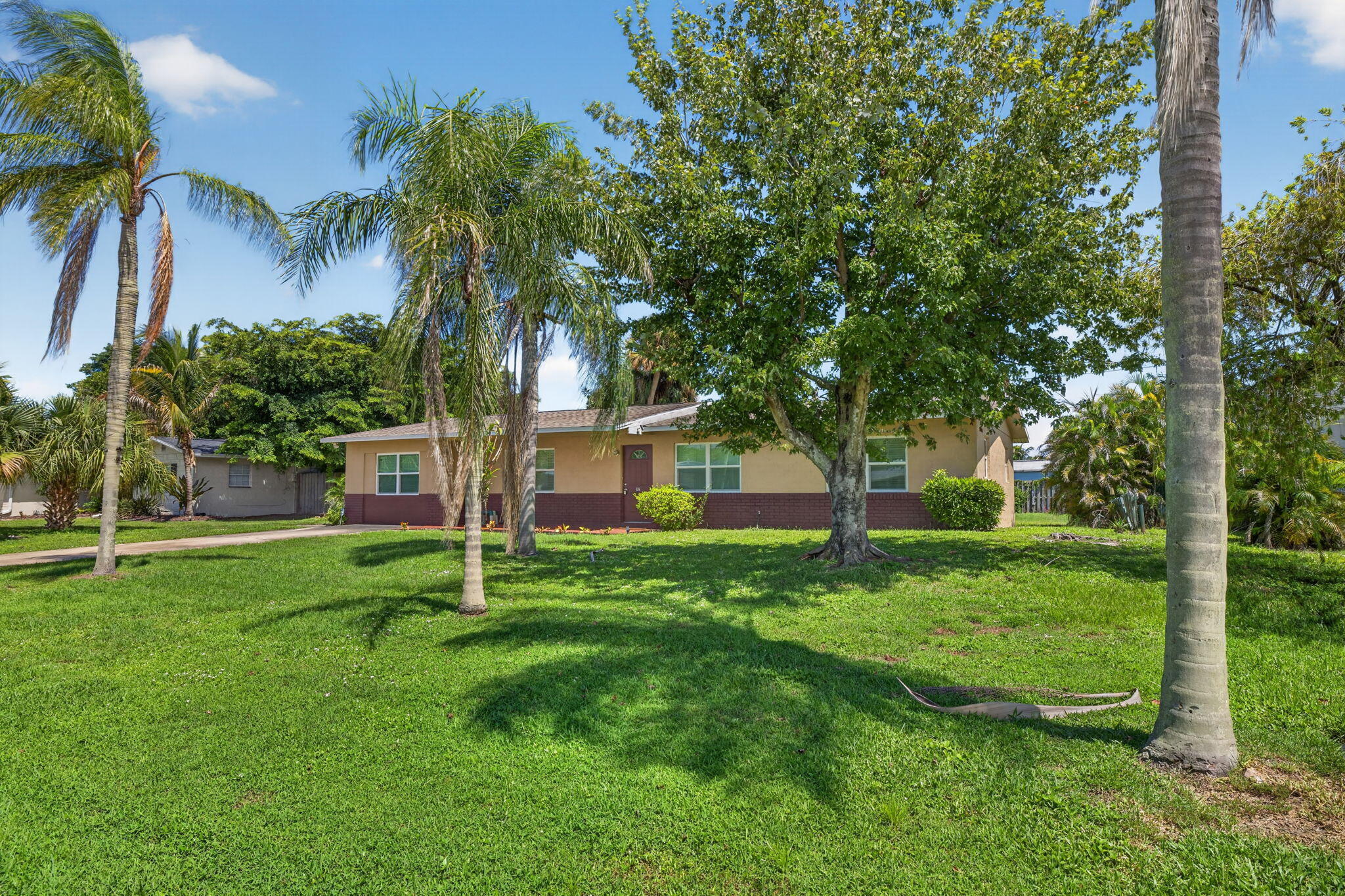921 Se Flamingo Avenue Property Photo 2