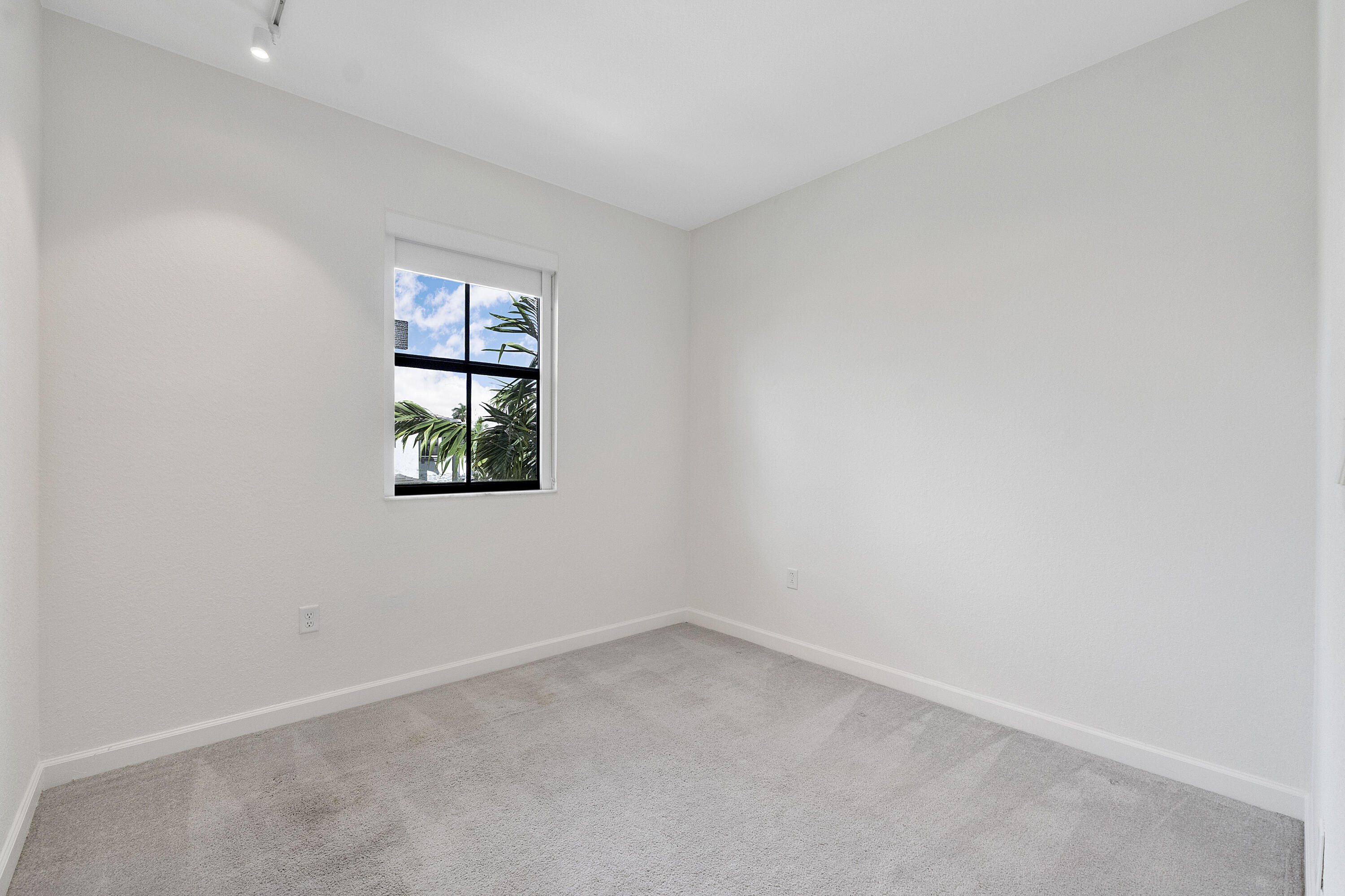 20383 Nw 5th Court Property Photo 32