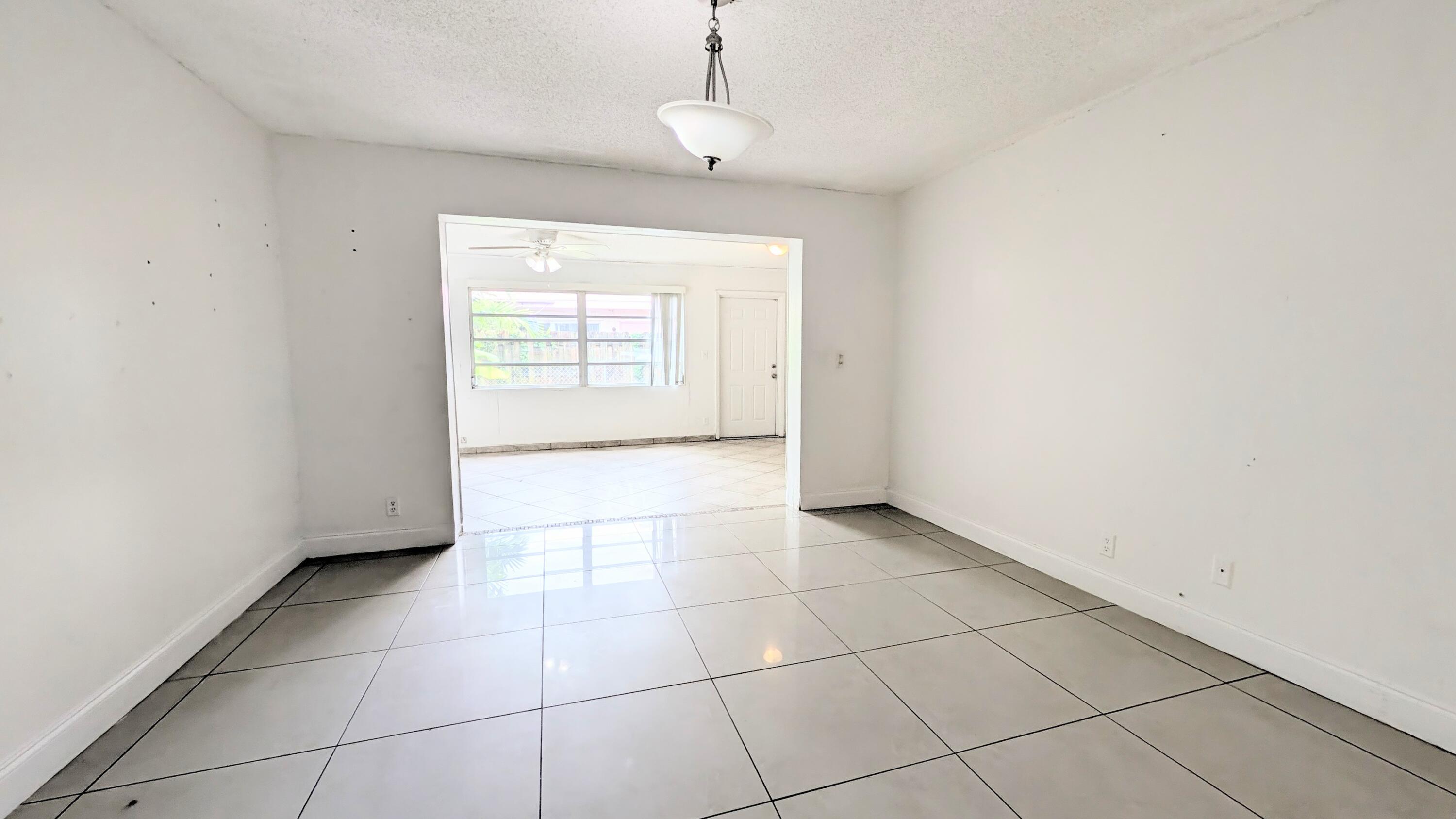 11001 Nw 44th Street East Property Photo 6