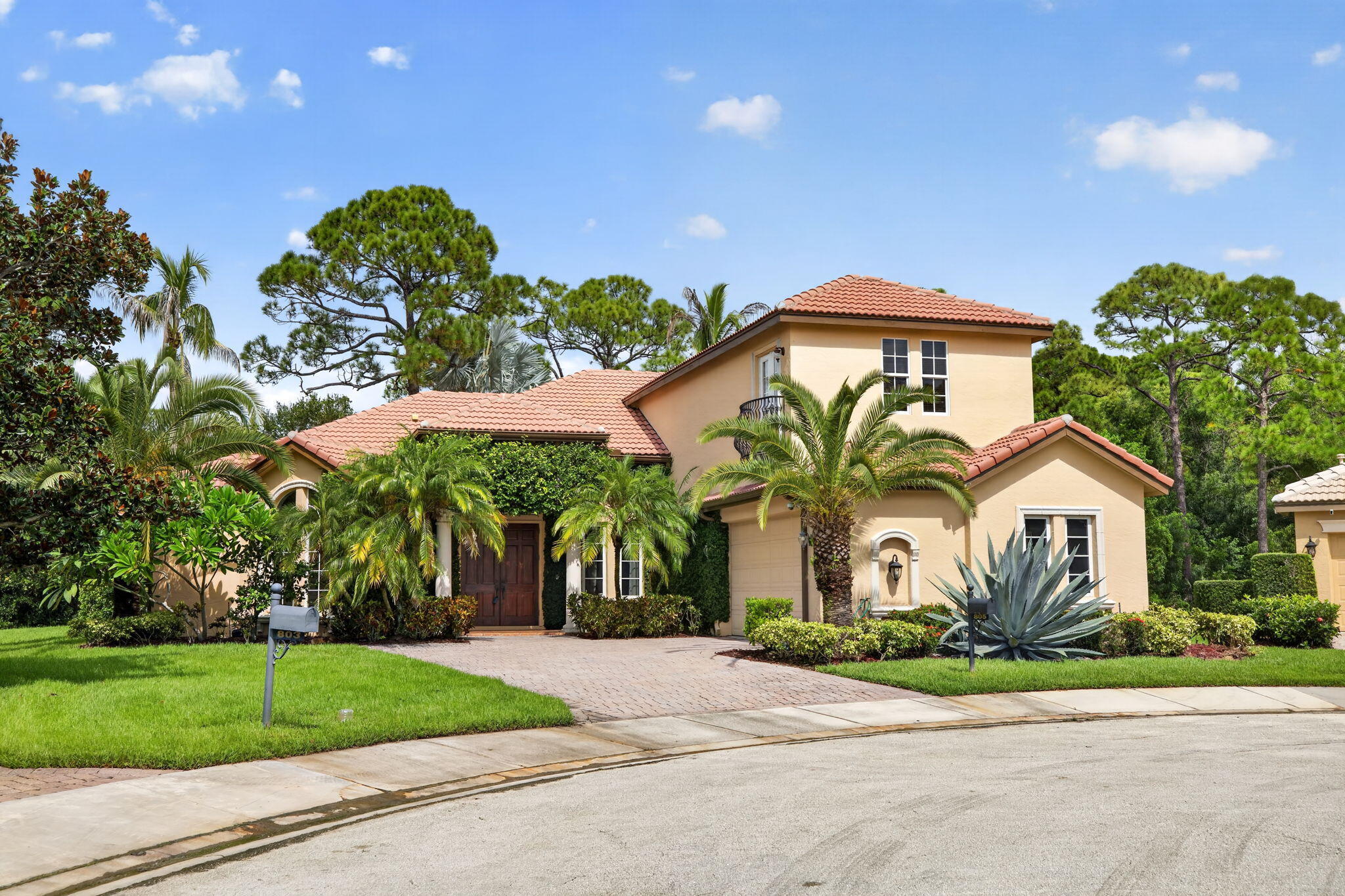 805 Sw Classico Court Property Photo 1