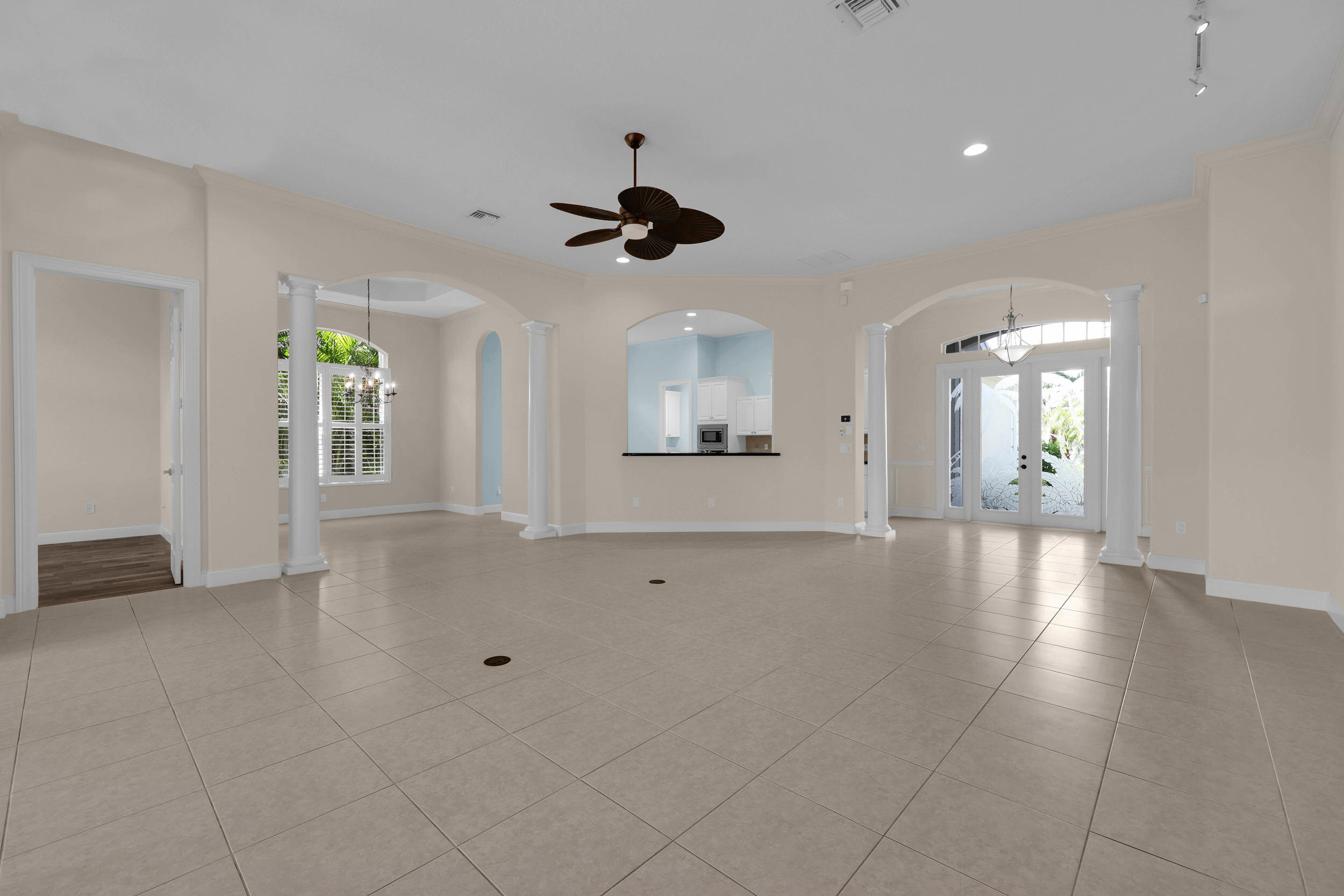 1417 W Island Club Square Property Photo 3