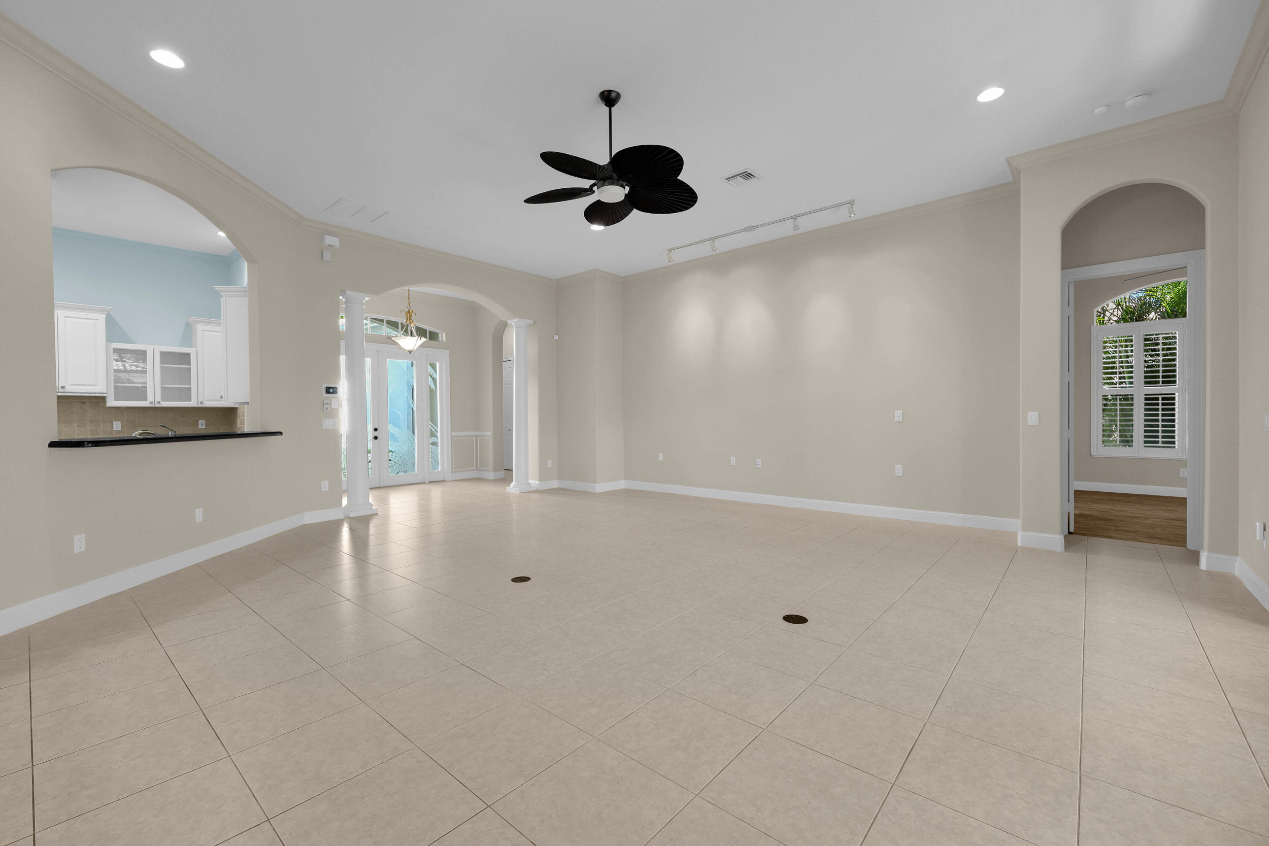 1417 W Island Club Square Property Photo 4