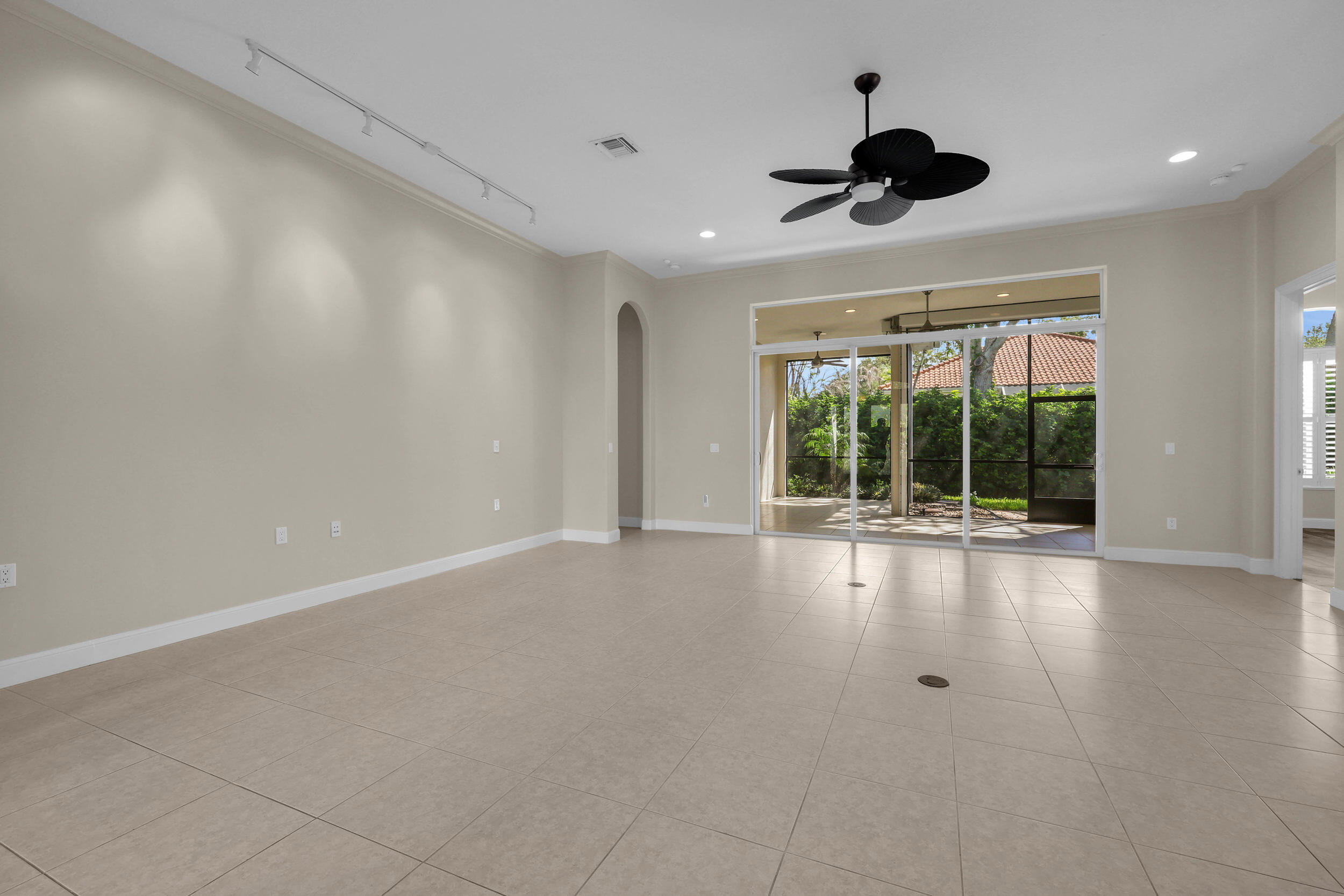 1417 W Island Club Square Property Photo 5