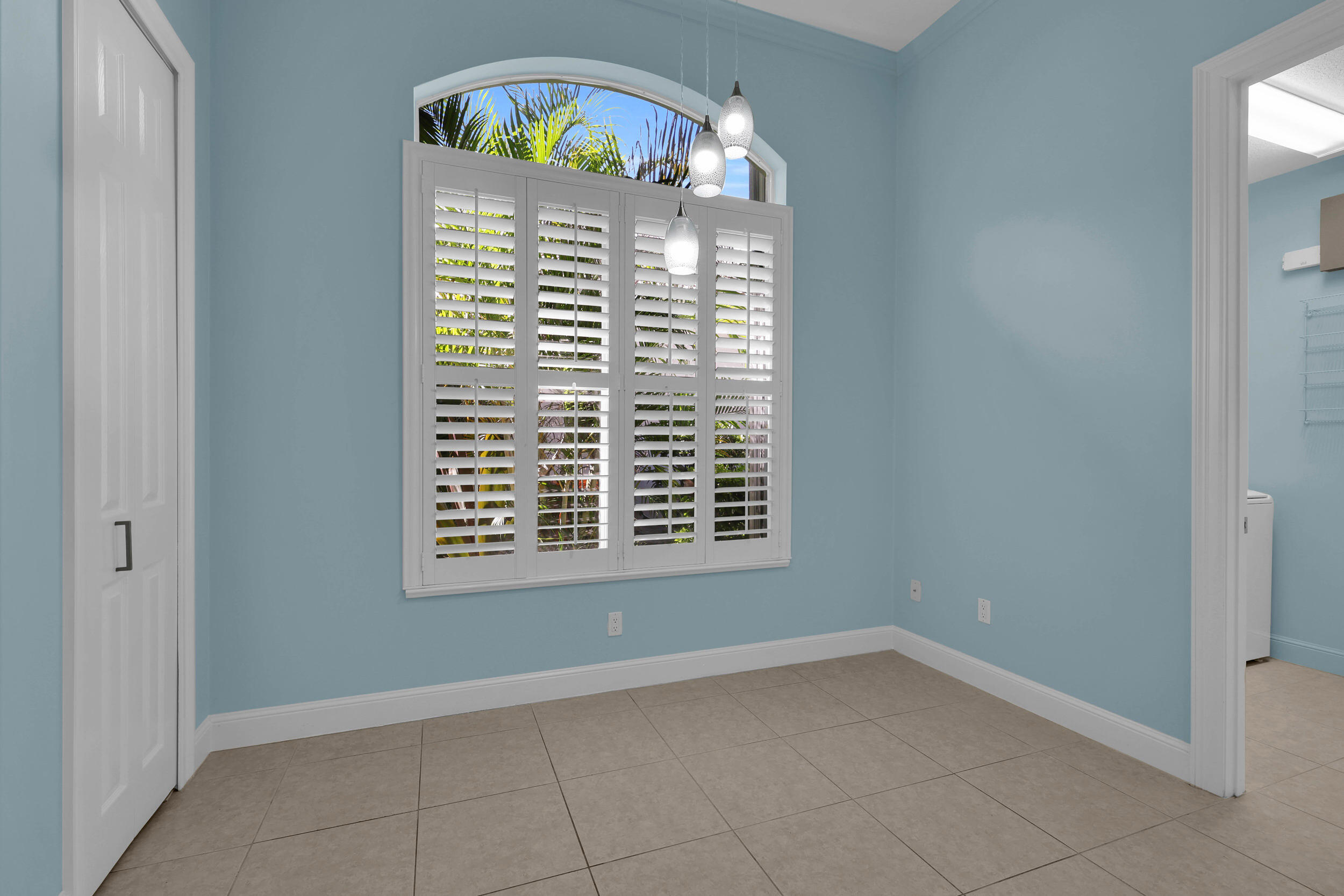 1417 W Island Club Square Property Photo 9