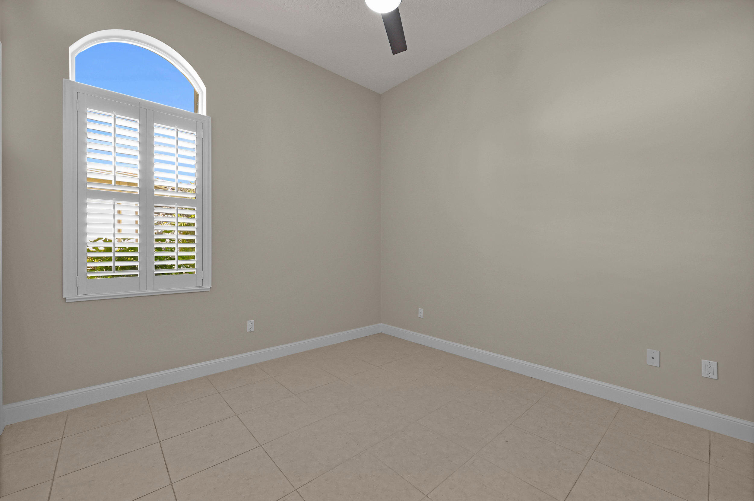 1417 W Island Club Square Property Photo 17
