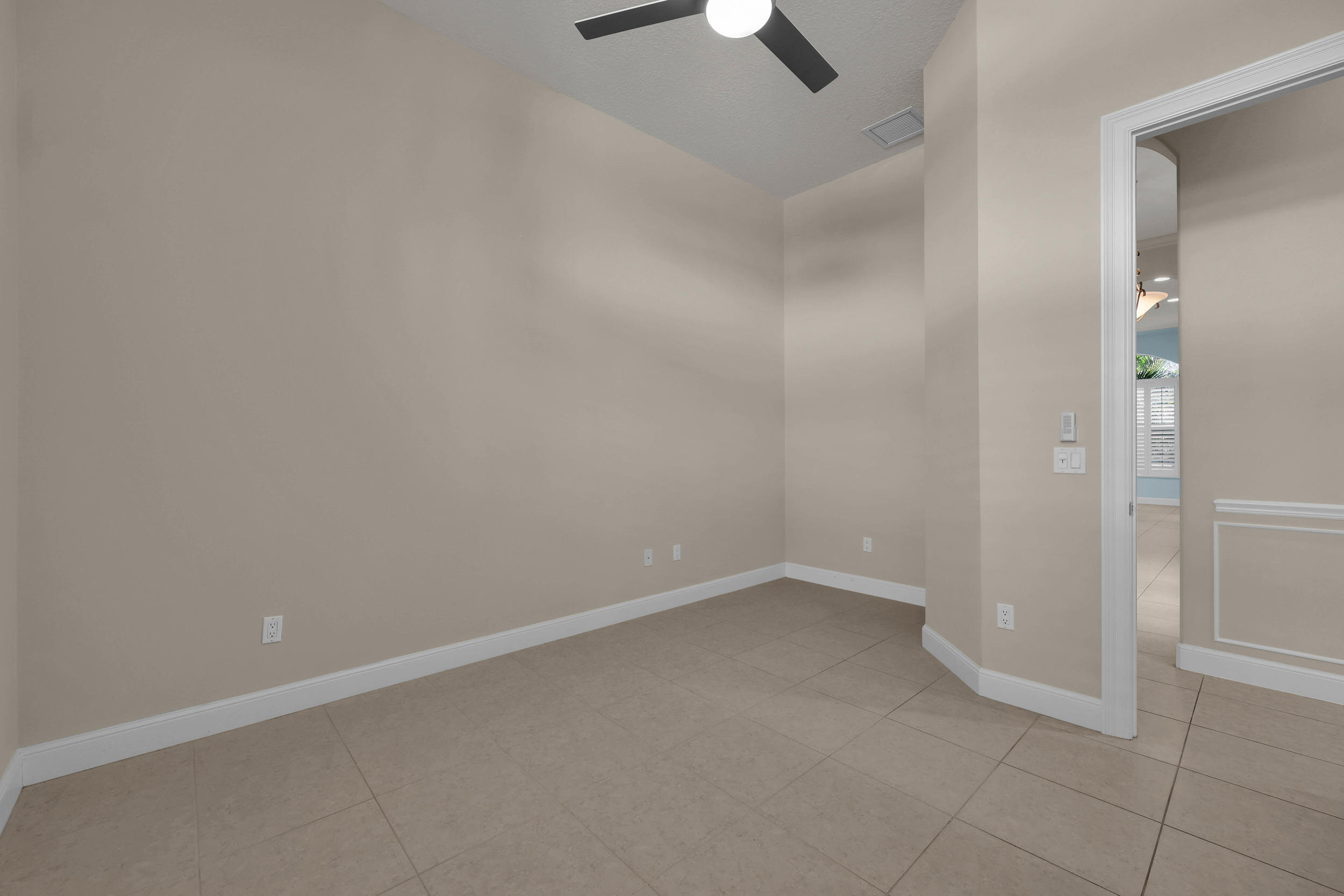 1417 W Island Club Square Property Photo 18