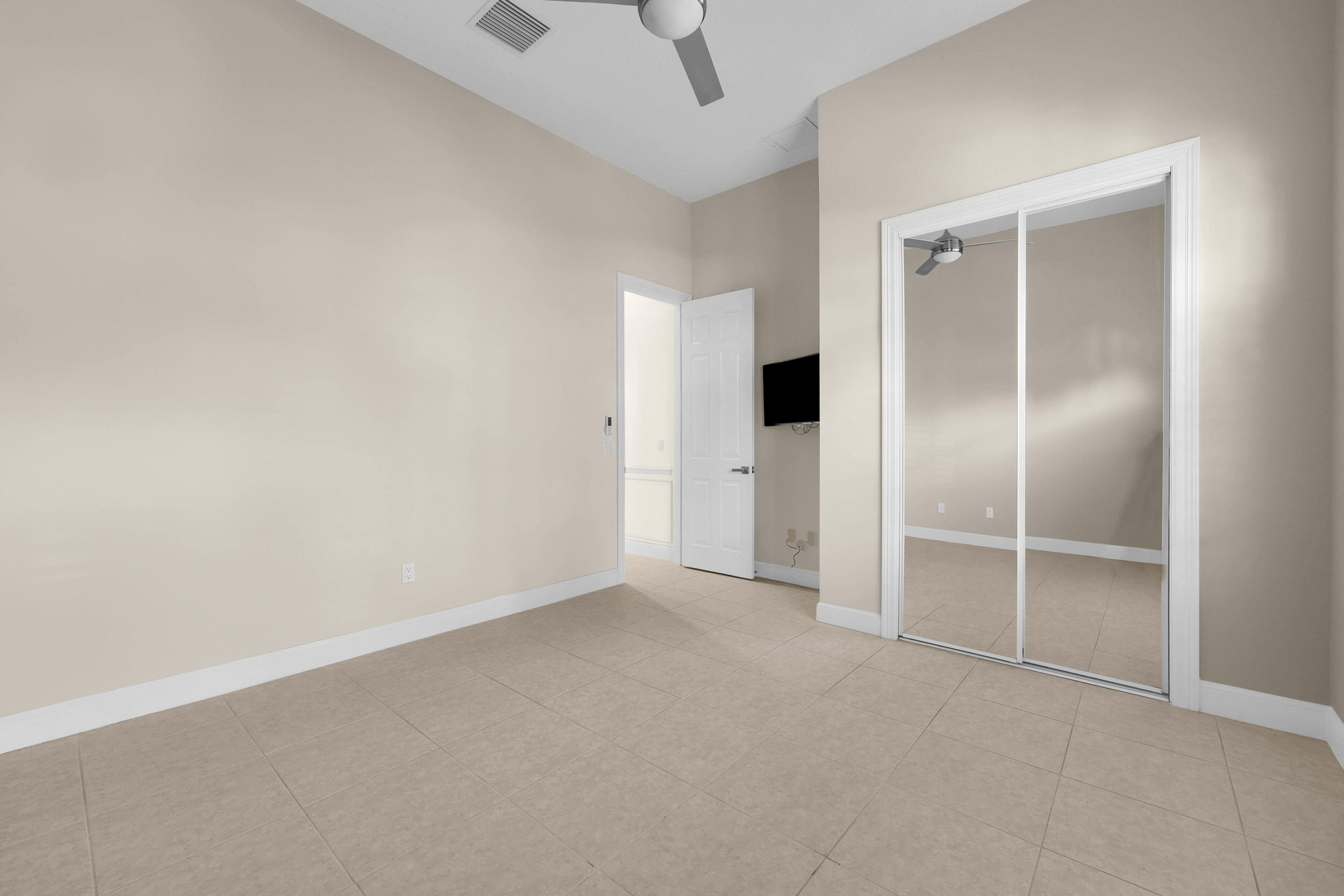 1417 W Island Club Square Property Photo 21