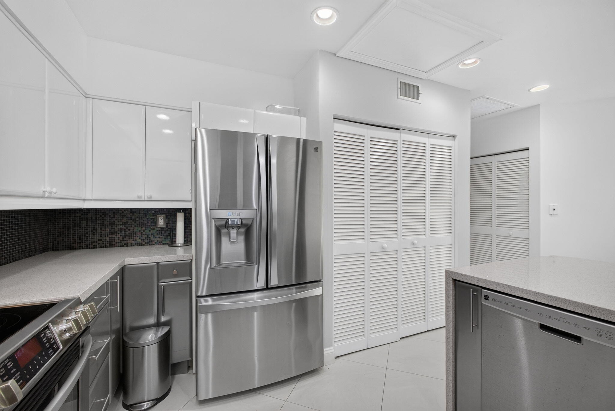 1608 Mizzenmast Way Property Photo 11