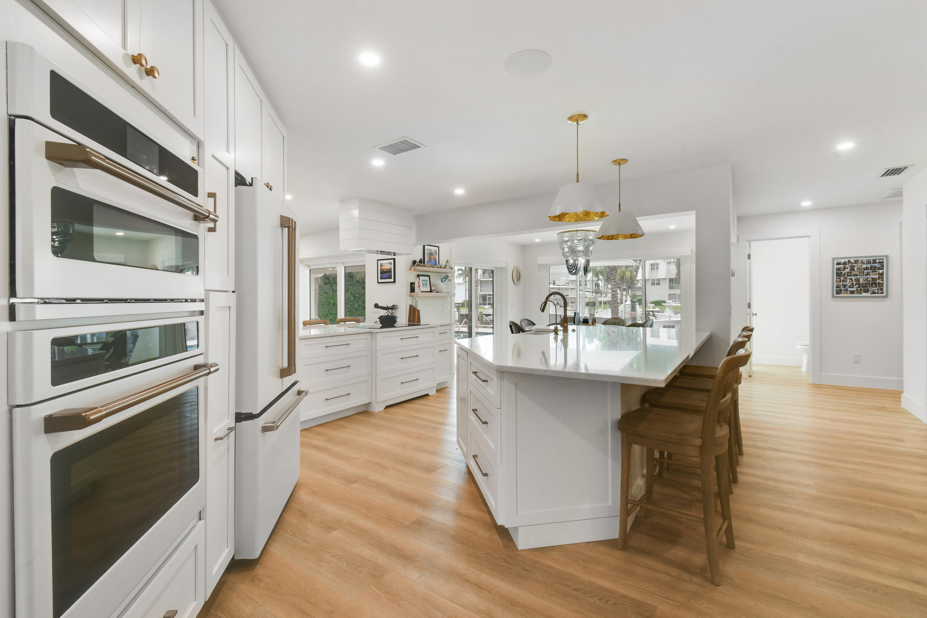 1091 Singer Drive Property Photo 10