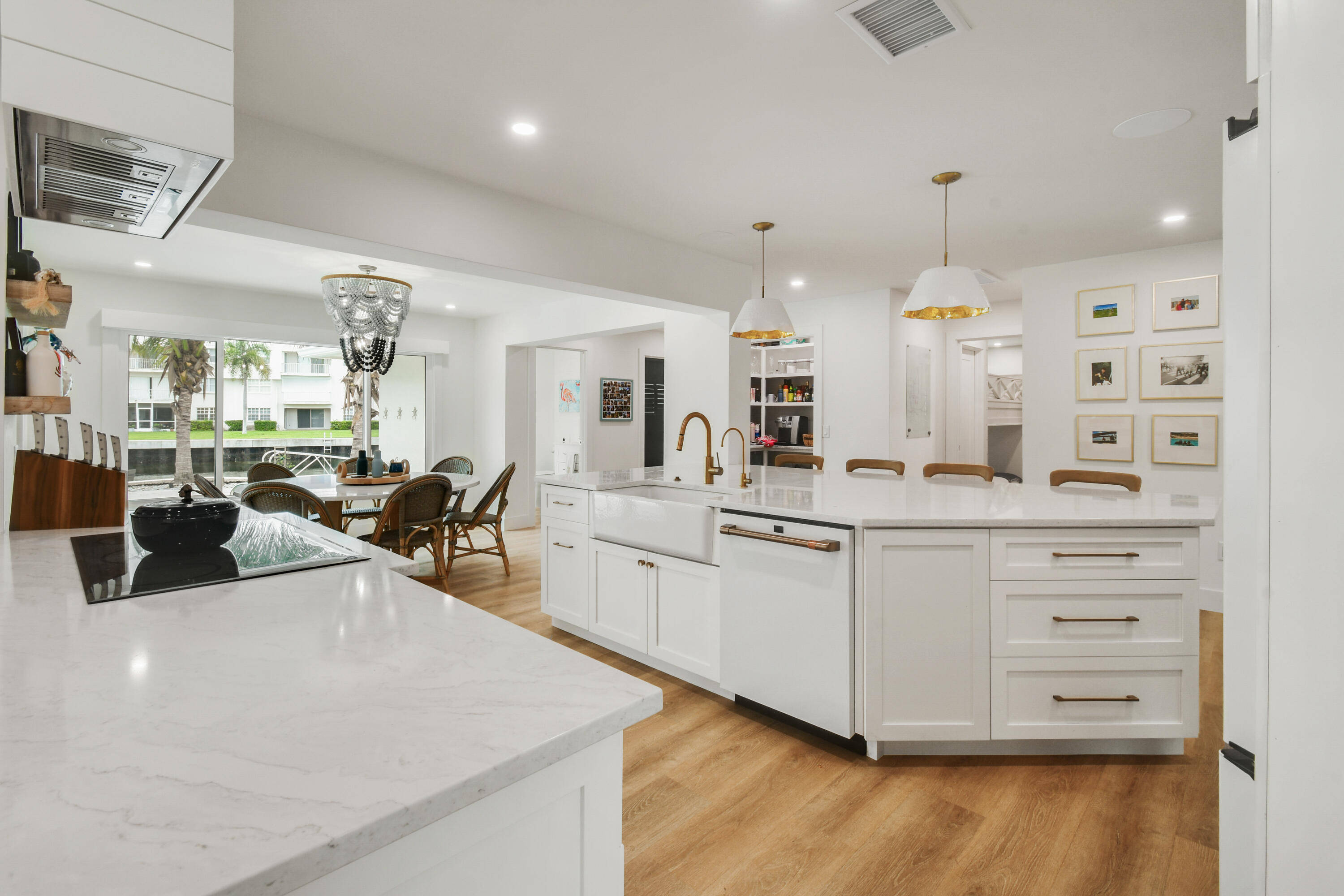 1091 Singer Drive Property Photo 13
