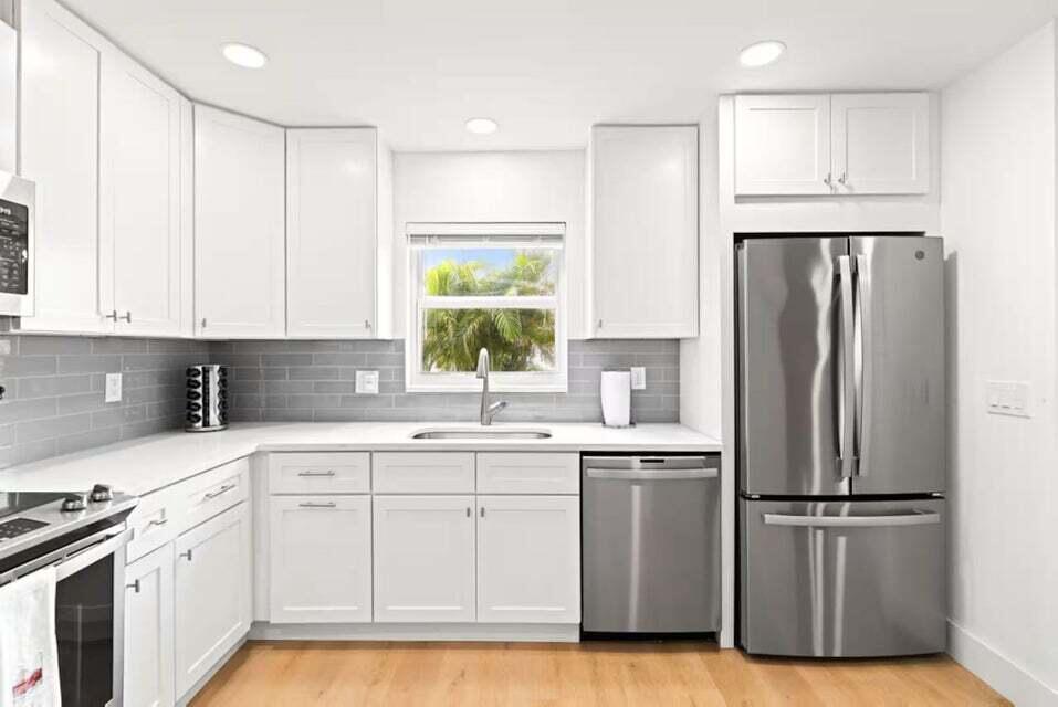 1218 Surf Road Property Photo 3