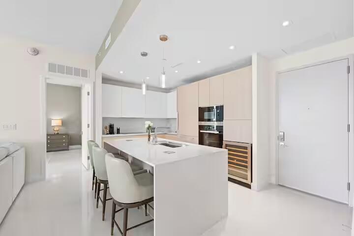 3100 N Ocean Drive H1707 Property Photo 5