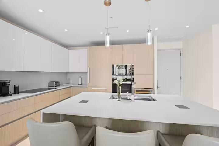 3100 N Ocean Drive H1707 Property Photo 6