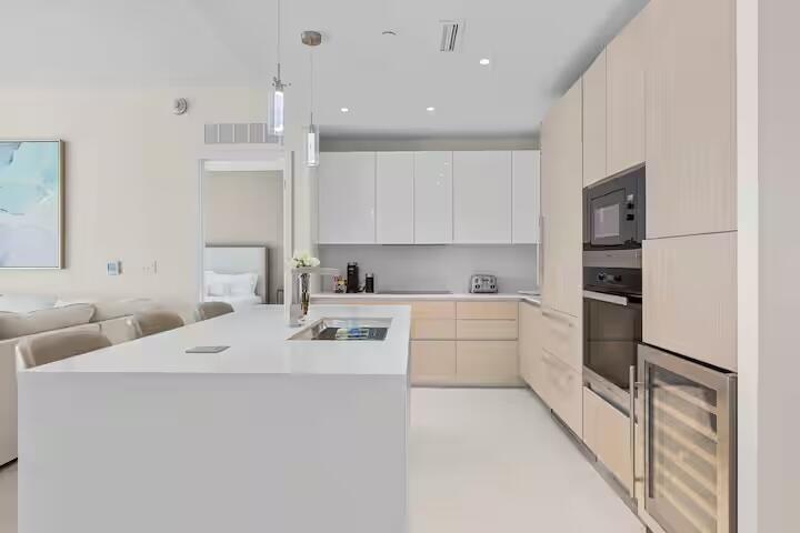 3100 N Ocean Drive H1707 Property Photo 9