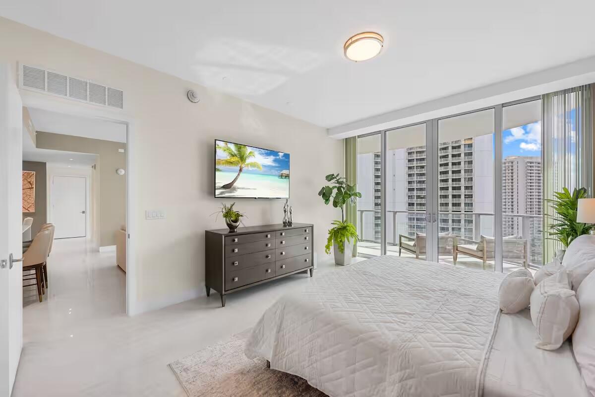 3100 N Ocean Drive H1707 Property Photo 17