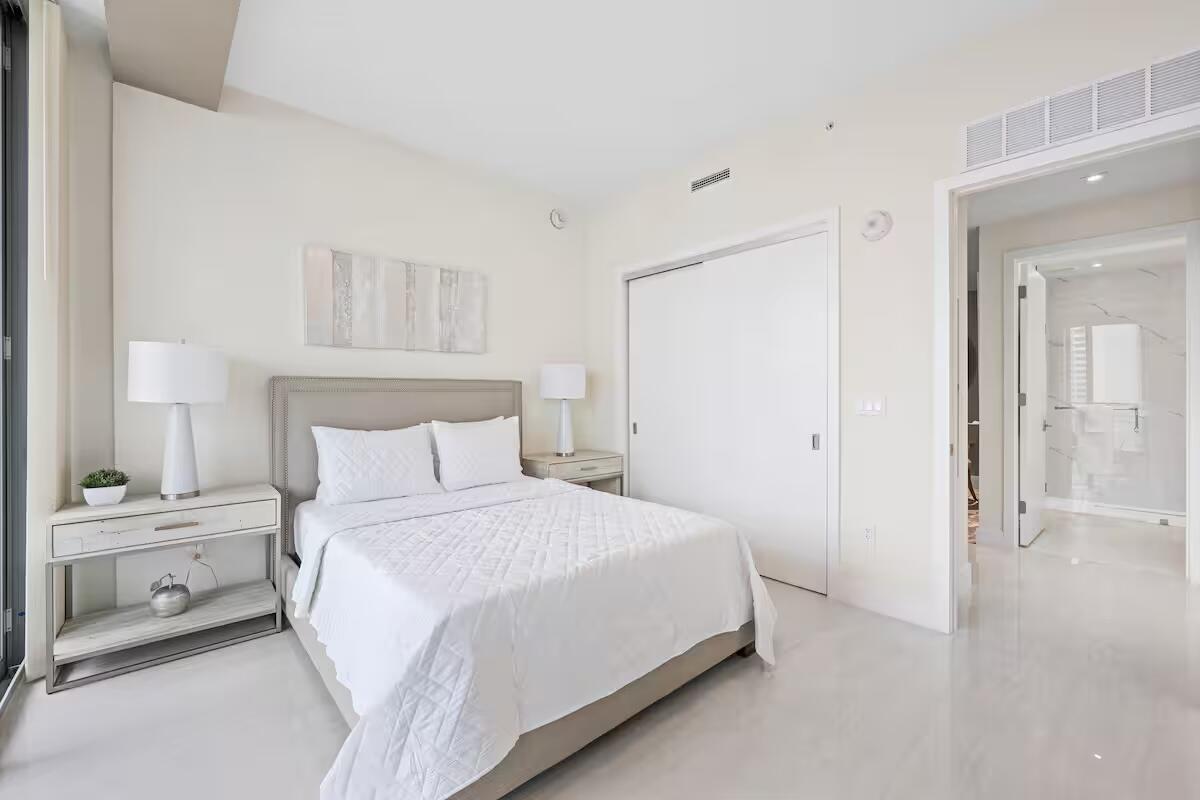 3100 N Ocean Drive H1707 Property Photo 24