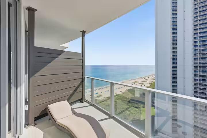 3100 N Ocean Drive H1707 Property Photo 30