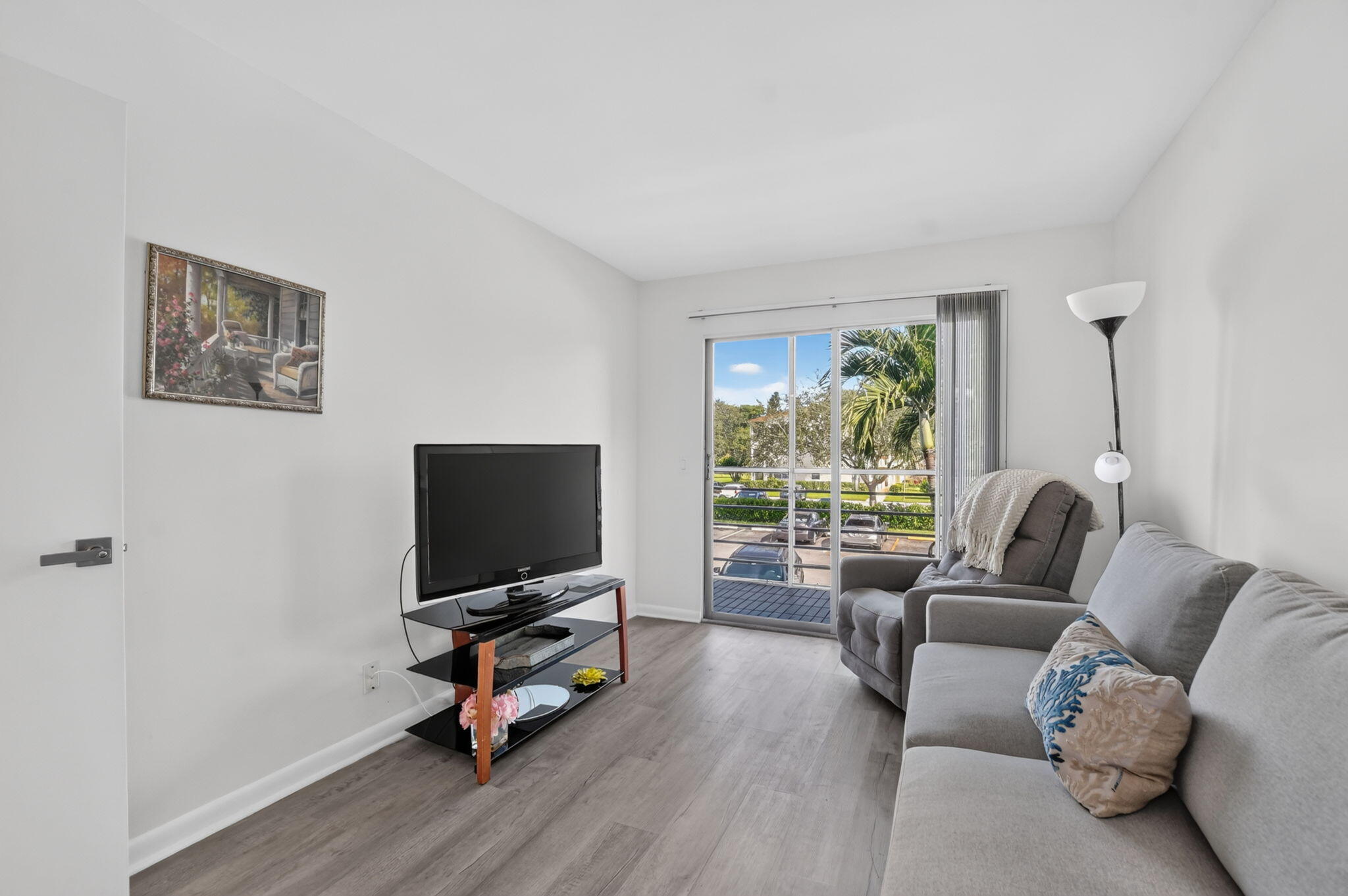 150 Mansfield D Property Photo 18